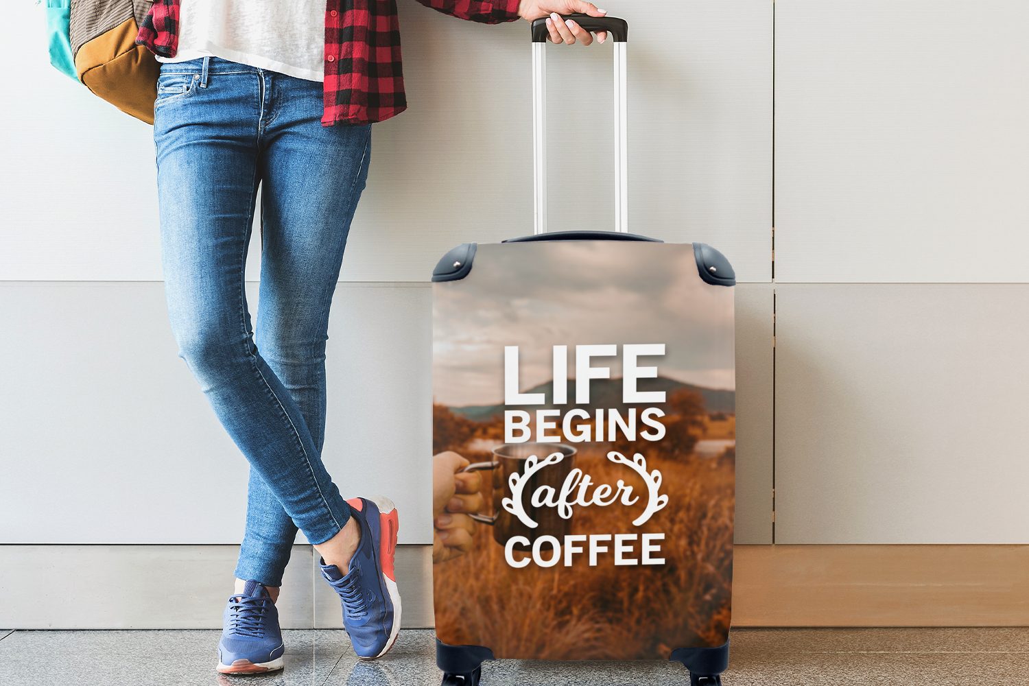 MuchoWow Handgepäckkoffer Das Leben beginnt mit Rollen, - 4 Kaffee, für Trolley, Ferien, nach - Kaffee Zitate Handgepäck Reisekoffer rollen, dem Reisetasche Sprichwörter 
