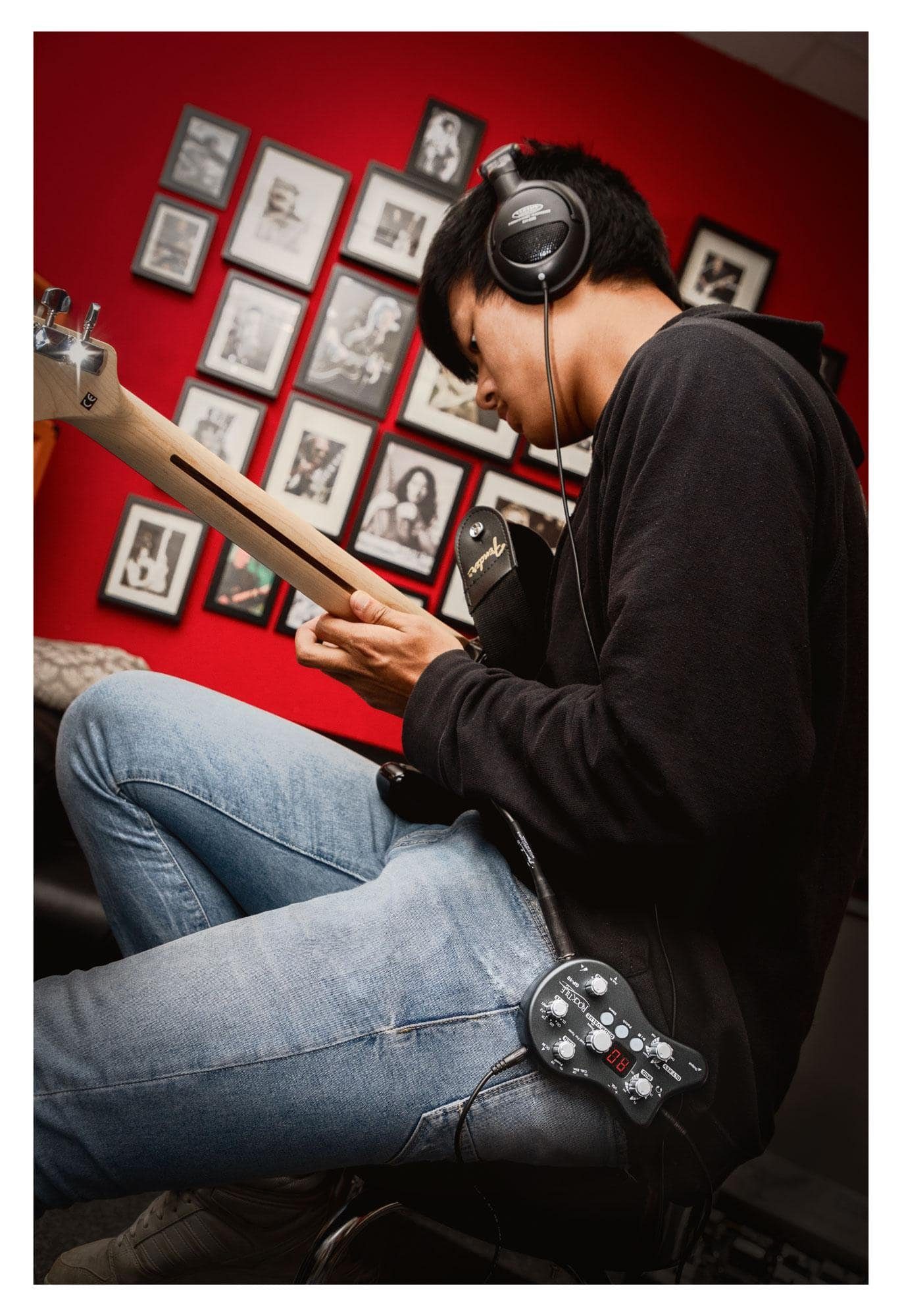 Rocktile GP-10 Gitarren Multieffekt Gerät - Headphone Amp Kopfhörerverstärker (8-Effekttypen und Drum-Loop Player mit 40 Rhythmen)