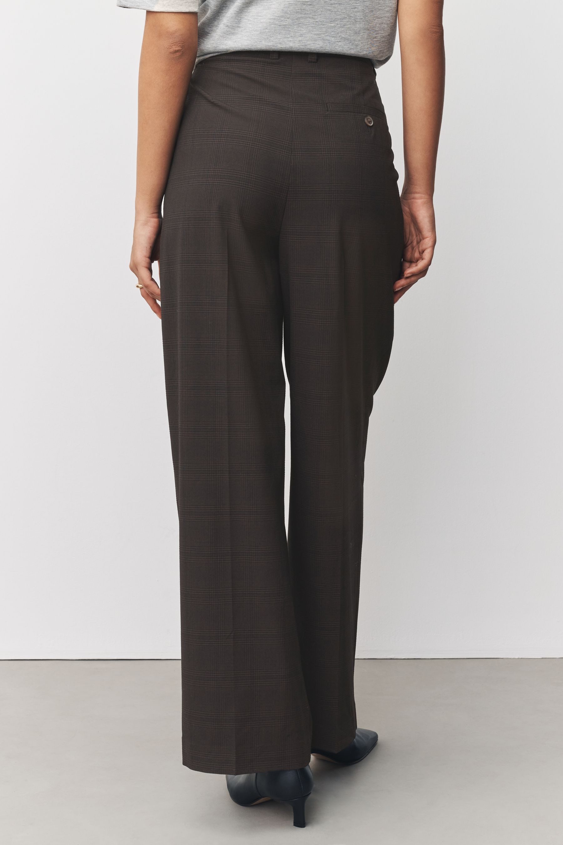 Next Stoffhose Karierte Hose mit geradem Bein und Bundfalten (1-tlg)