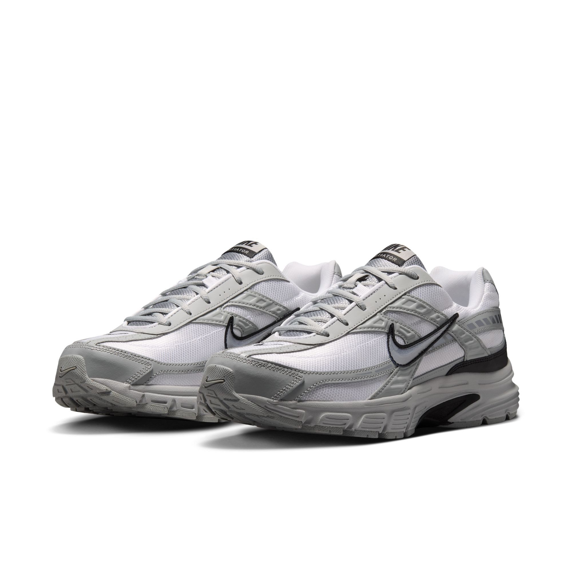 Nike Sportswear Initiator Sneaker inspiriert vom Design des Nike P-6000