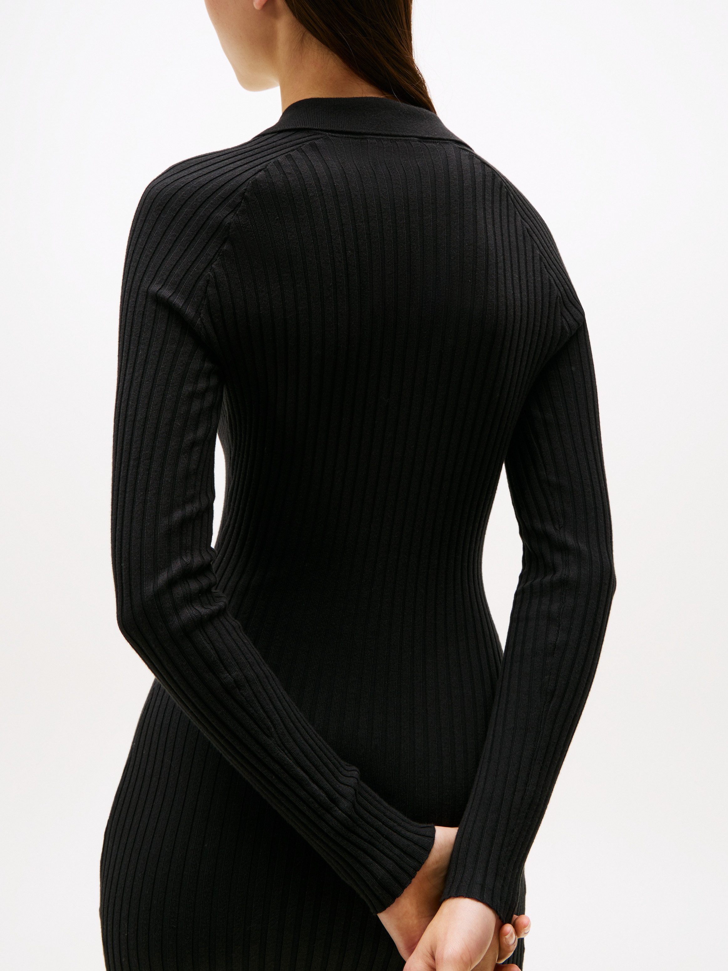 Tommy Jeans Strickkleid TJW COLLAR BADGE SWEATER DRESS in Mini-Länge, Slim Fit