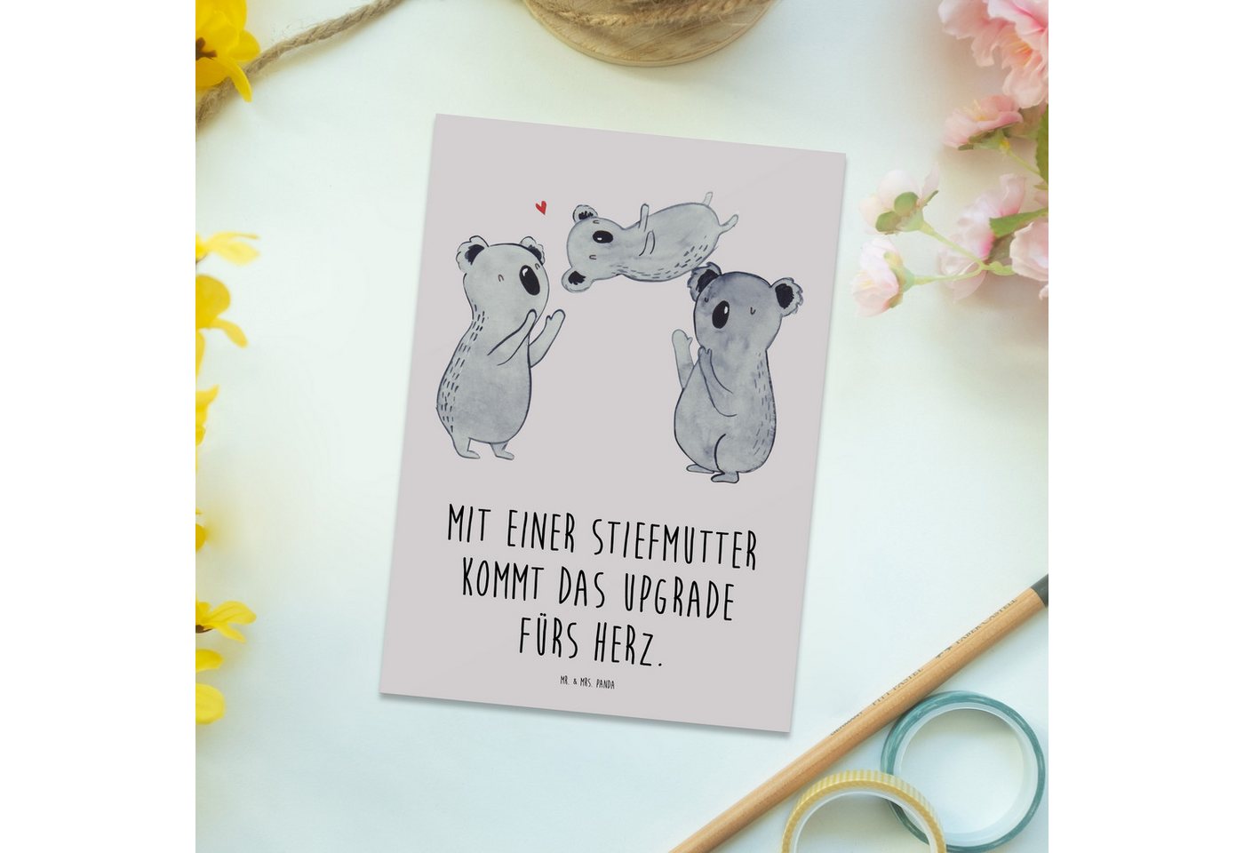 Thumbnail - Mr. & Mrs. Panda Postkarte Herz Stiefmutter - Grau Pastell - Geschenk, Familienbindung, Dankeska