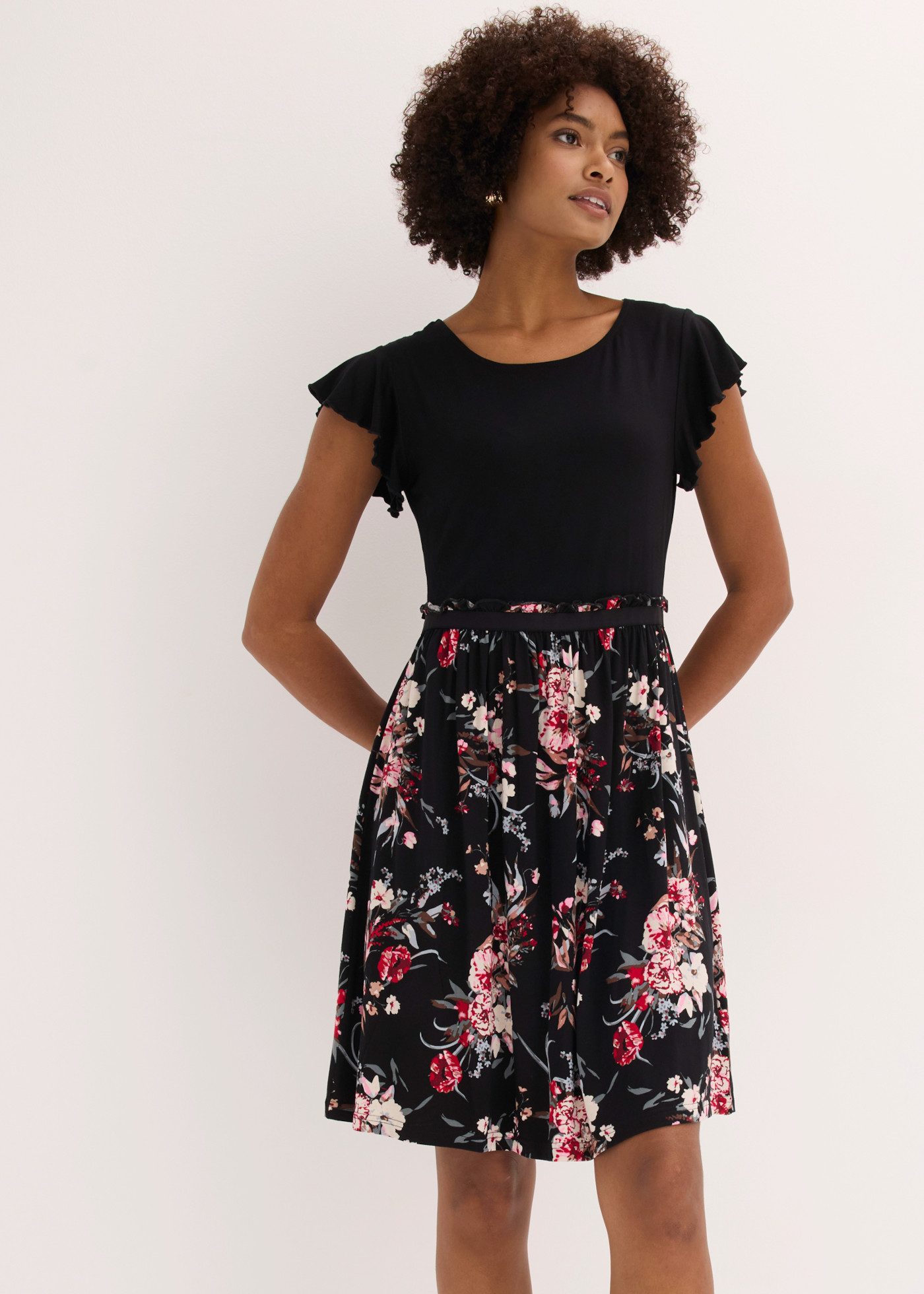 bonprix Jerseykleid femininer Schnitt, aus Viskose und Elasthan, mit kurzem Arm