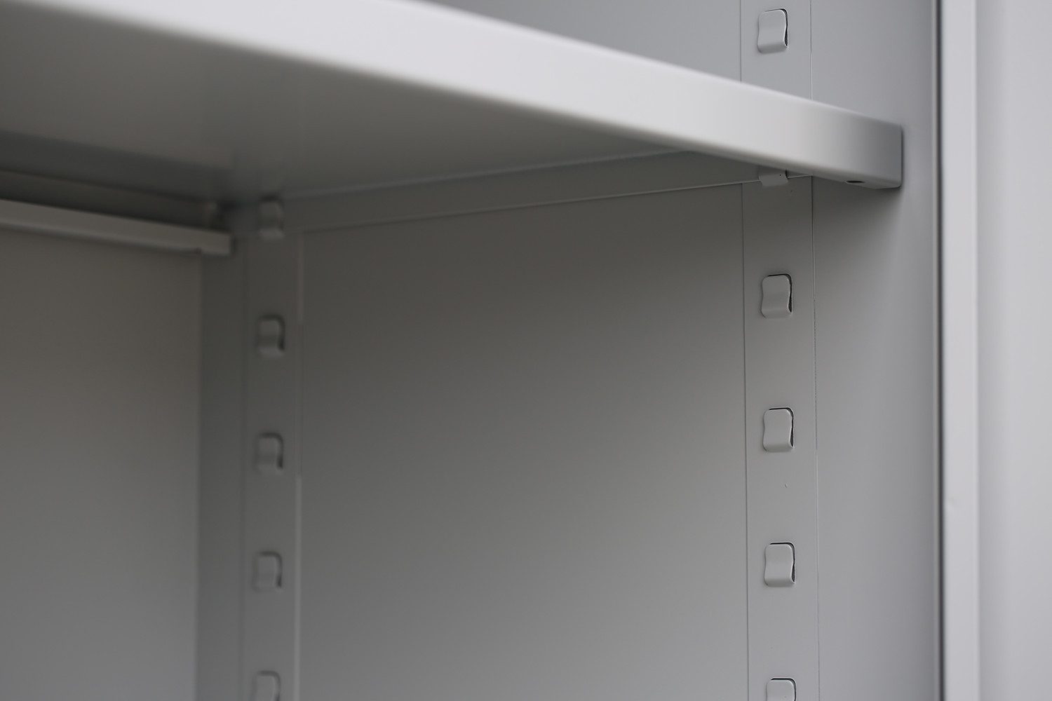 Steelboxx Mehrzweckschrank Metallschrank abschließbar 180x80, 4,5 Ordnerhöhen (1-St) Komplett montiert und verschweißt, keine Montage erforderlich