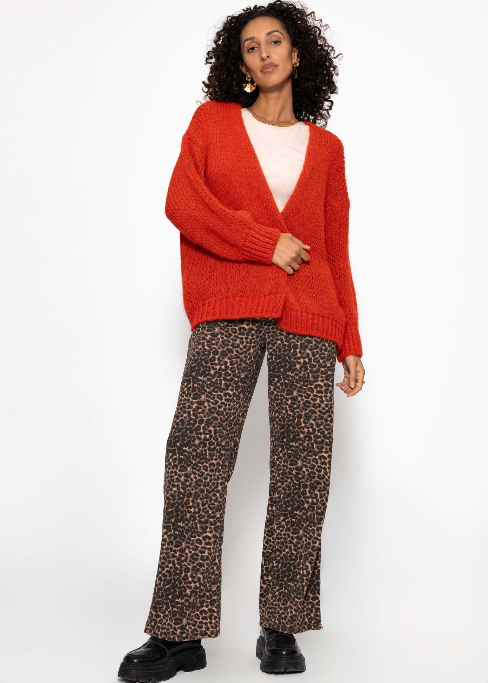 SASSYCLASSY Cardigan Oversize Strick Cardigan für Damen Flauschiger Cardigan mit offen fallendem Schnitt und Rippbündchen