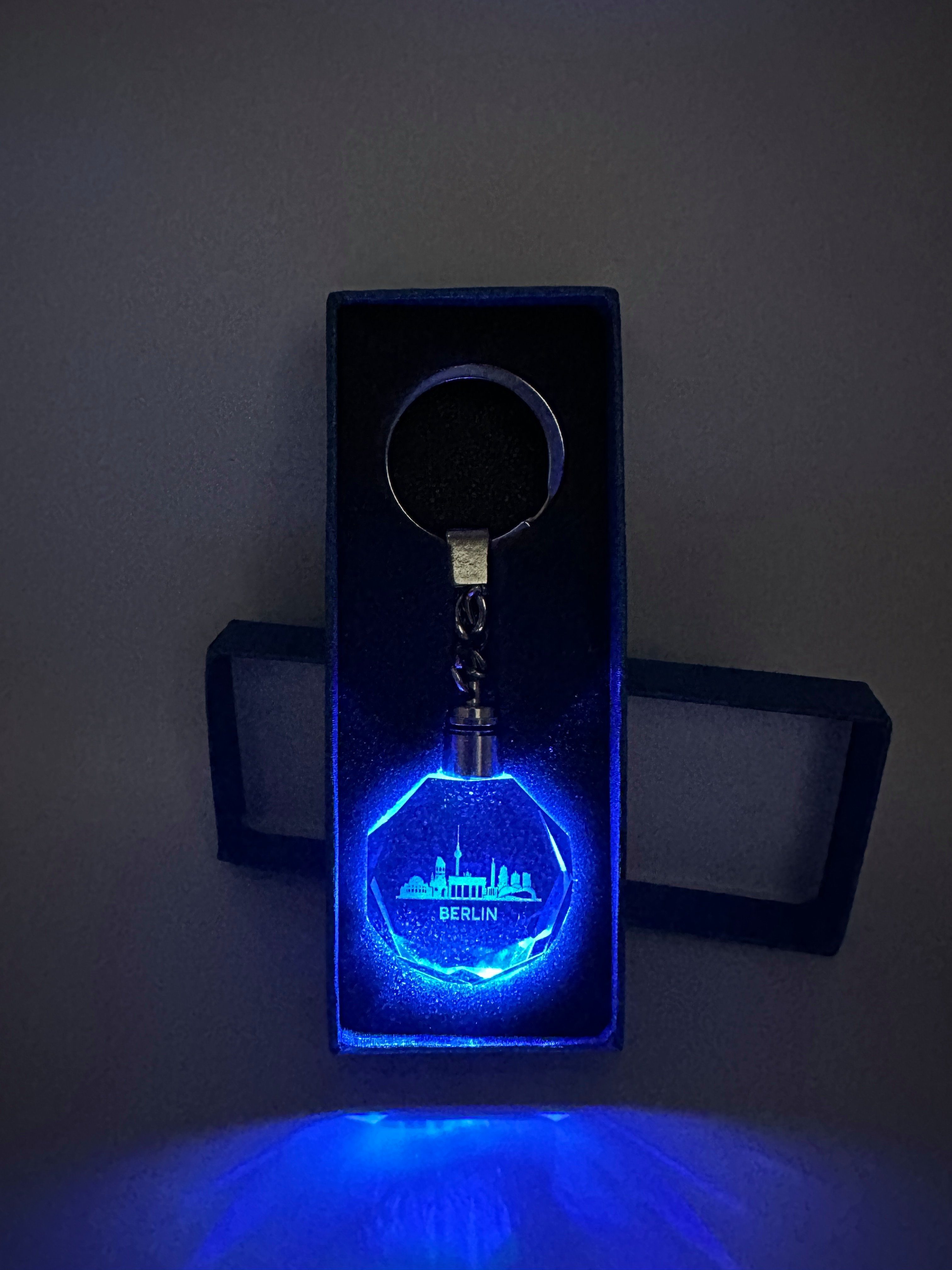 Schlüsselanhänger Schlüsselanhänger Stelby Berlin mit LED Geschenkbox Multicolor