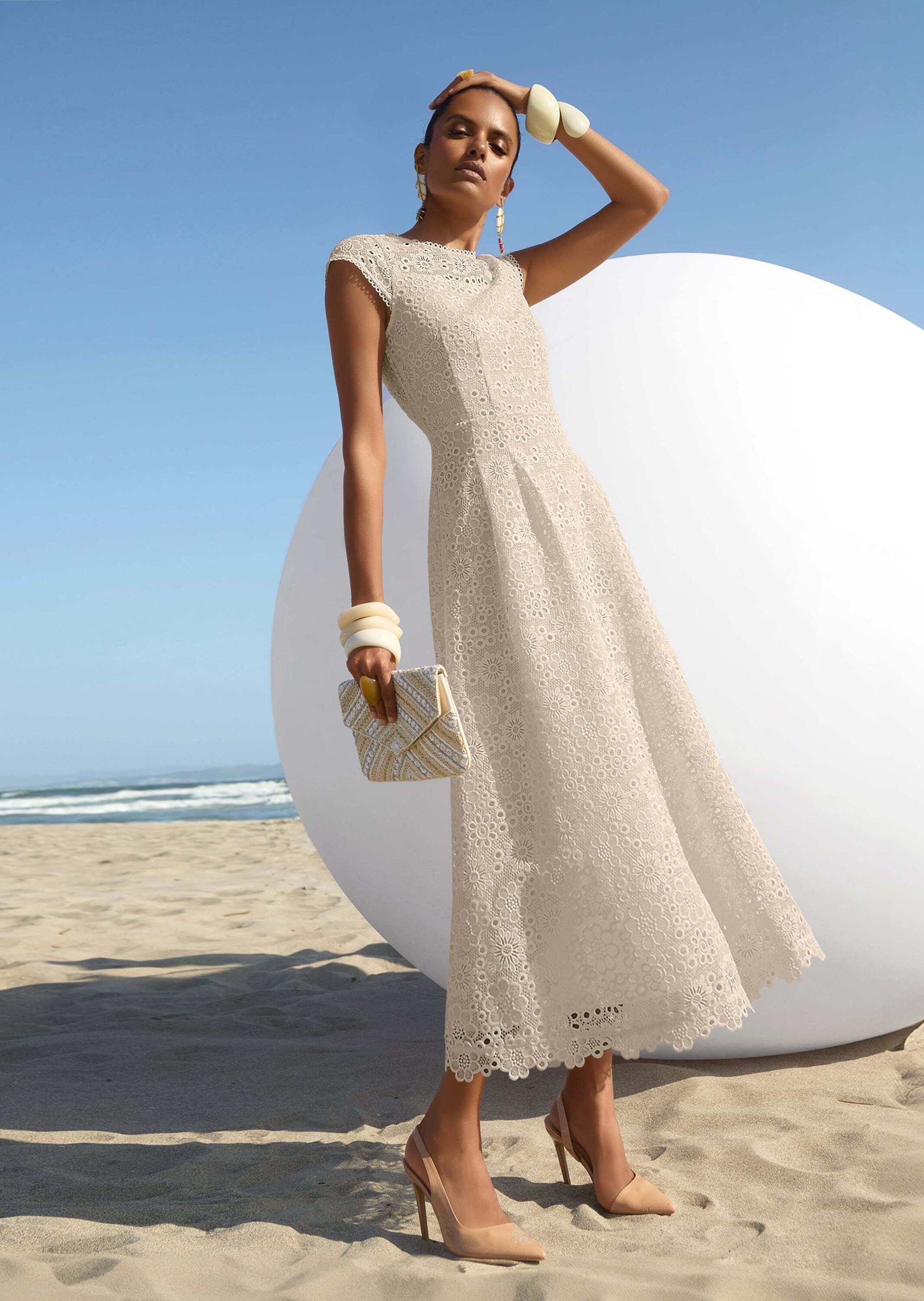 MADELEINE Maxikleid Romantisches Festtagskleid mit Spitzenborte Ärmelloses Spitzenkleid mit schwingendem Rock und Rundhals