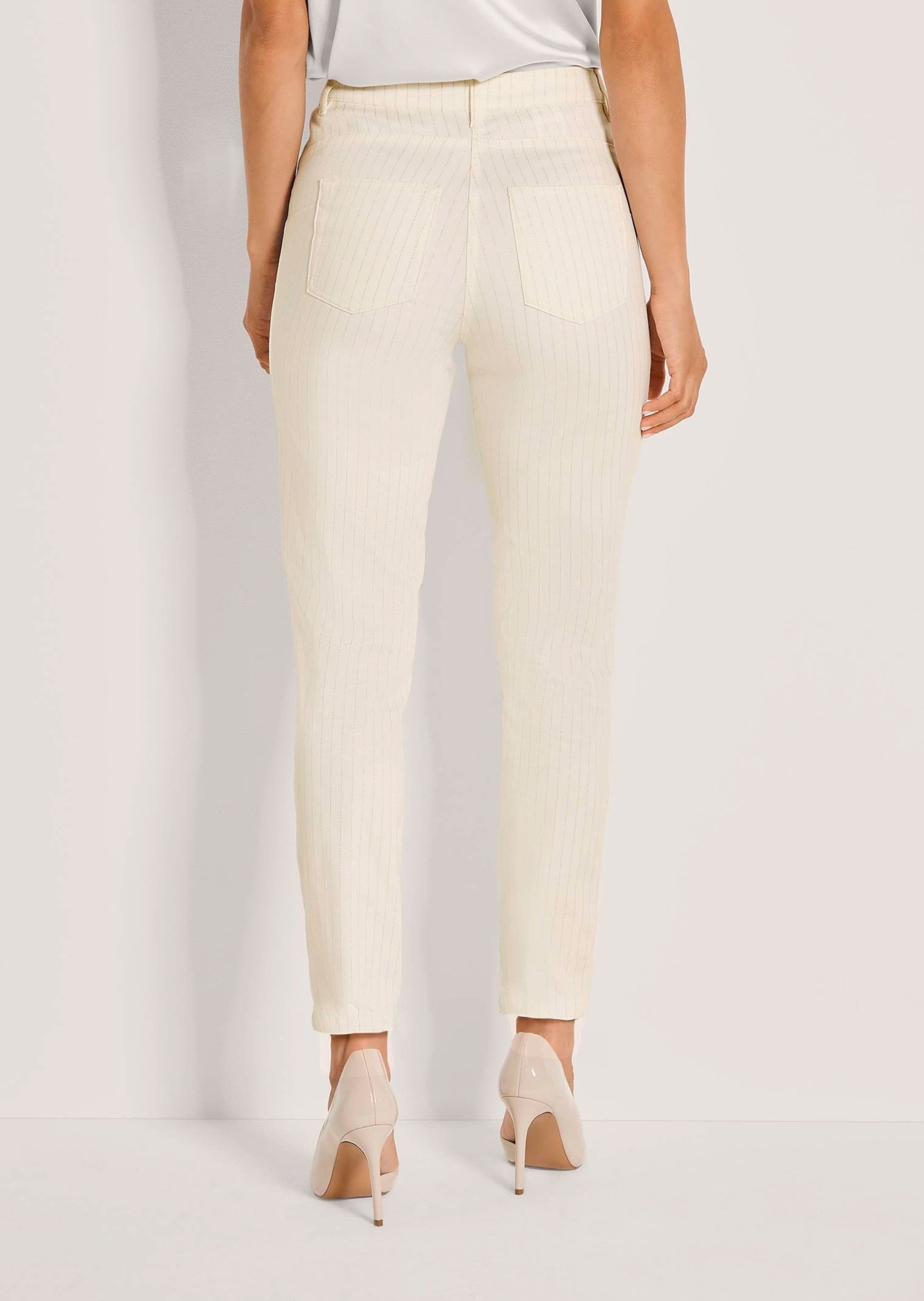 MADELEINE Stoffhose Kurzgröße: Baumwollhose mit Nadelstreifen Stoffhose mit Formbund, Gürtelschlaufen, Taschen und Knöchellänge