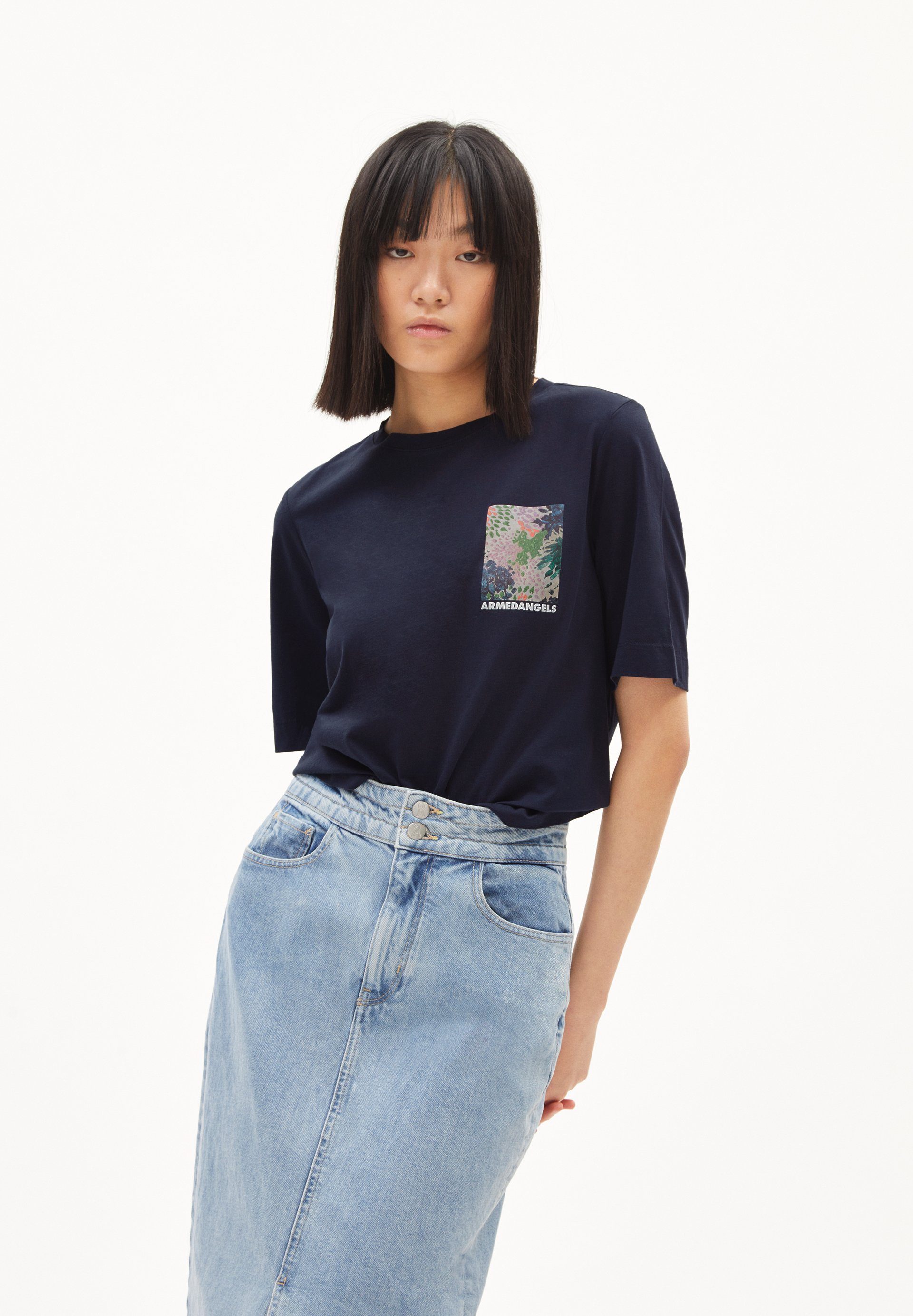 T-Shirt LAYAA FLORAA T-Shirt Loose Fit aus Bio-Baumwolle