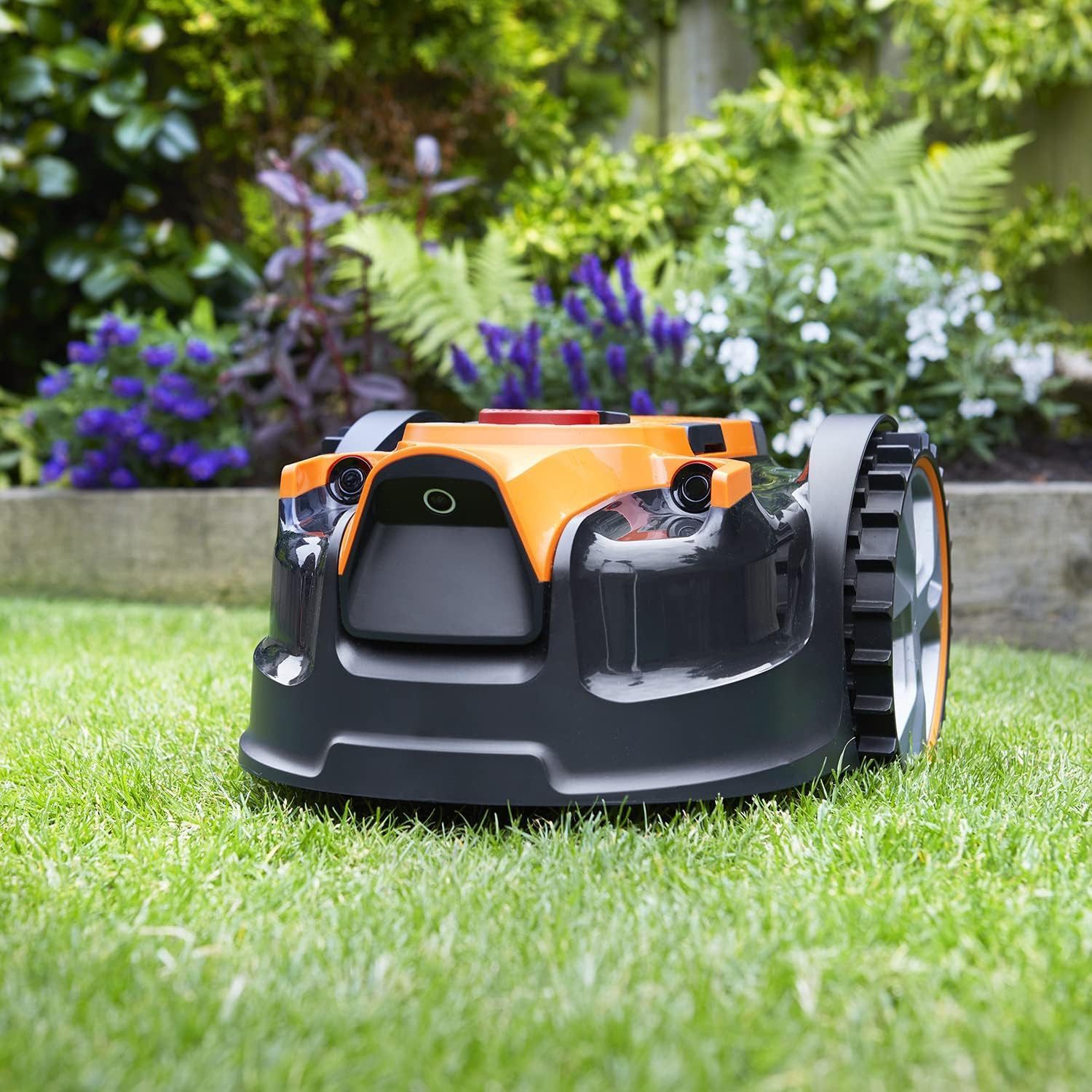 Lawnmaster VBRM16 OcuMow® robotic lawnmower, wireless, for lawns up to 150 m², with obstacle avoidance, low noise, without boundary wire