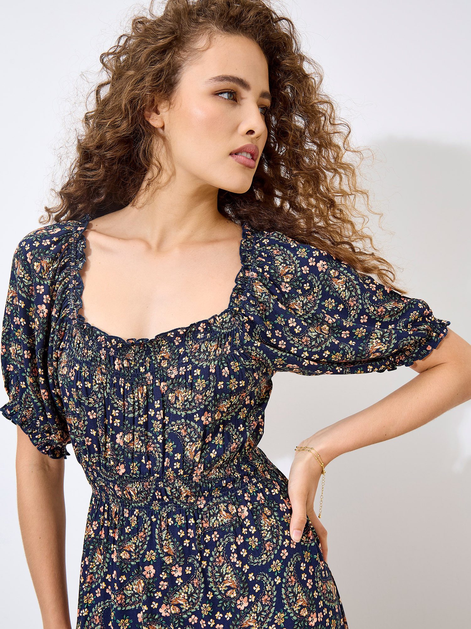 Apricot Maxikleid Geblümtes Paisley-Maxikleid mit elastischen Details