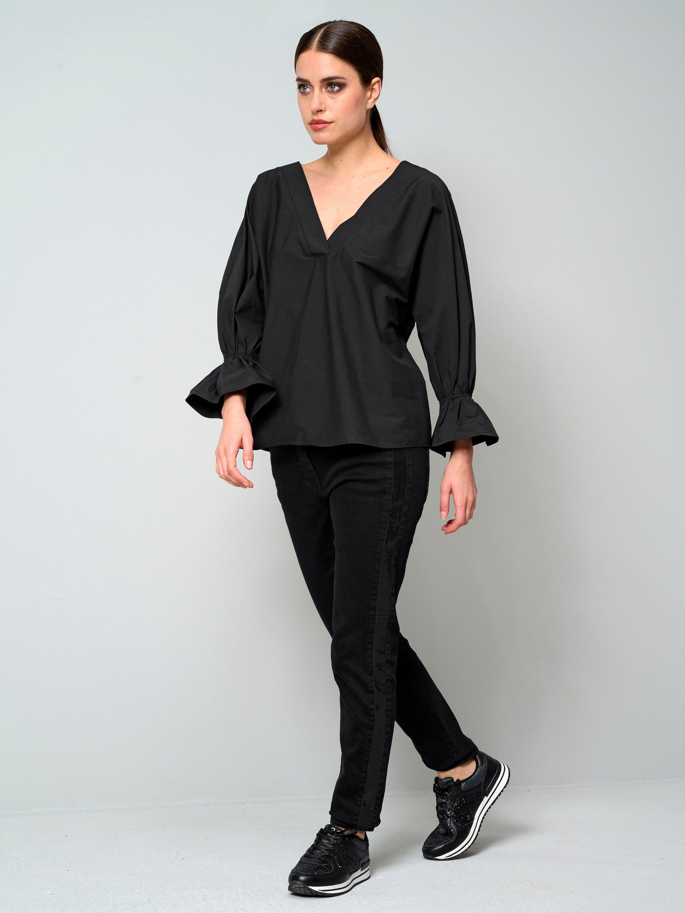 Alba Moda Hemdbluse Weite Freizeitbluse mit Volant-Ärmeln Uni-Design, V-Ausschnitt, modischer Look ohne Verschluss