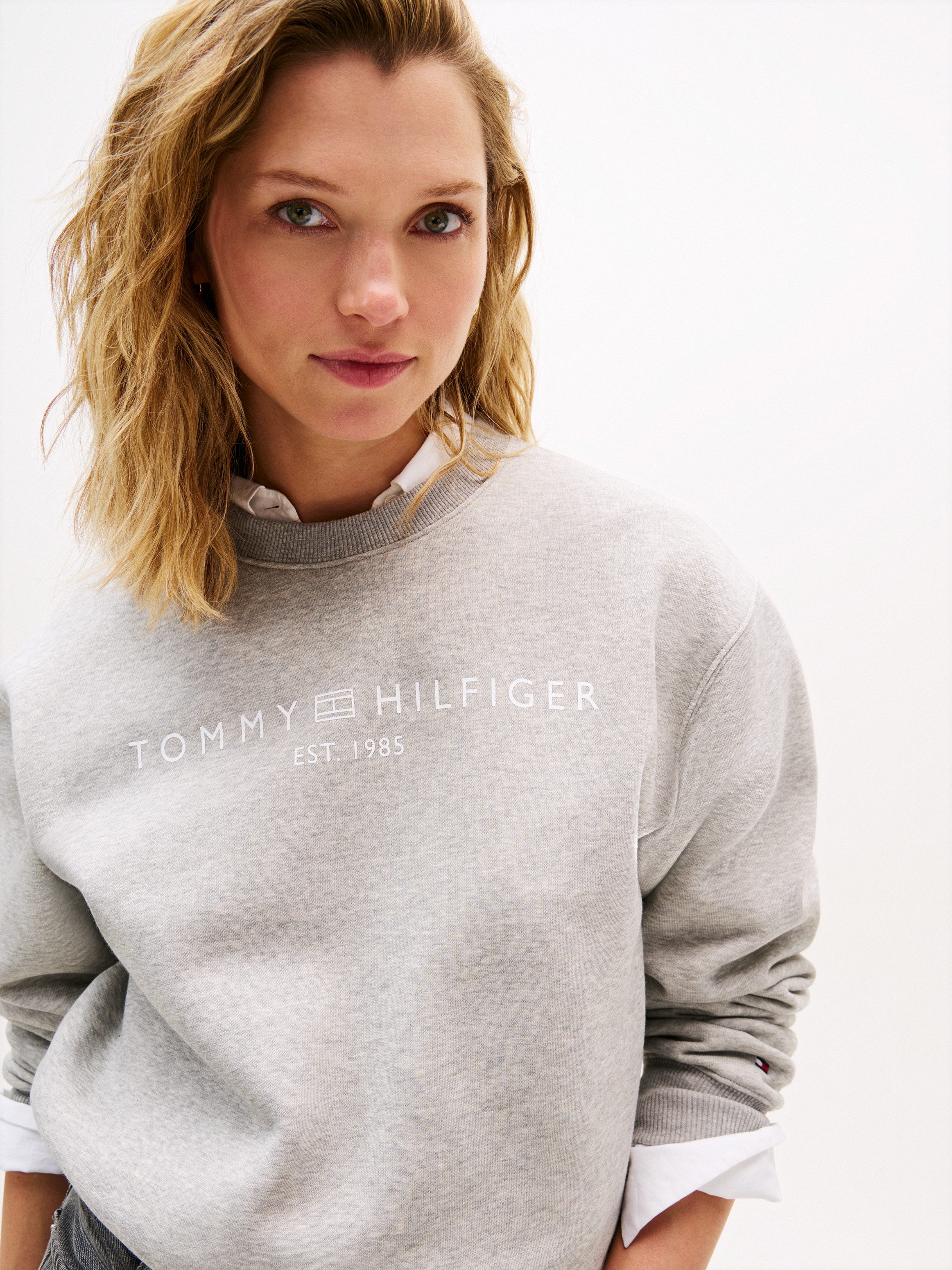 Tommy Hilfiger Sweatshirt MDRN REG CORP LOGO C-NK SWTSHRT mit Logoschriftzu günstig online kaufen