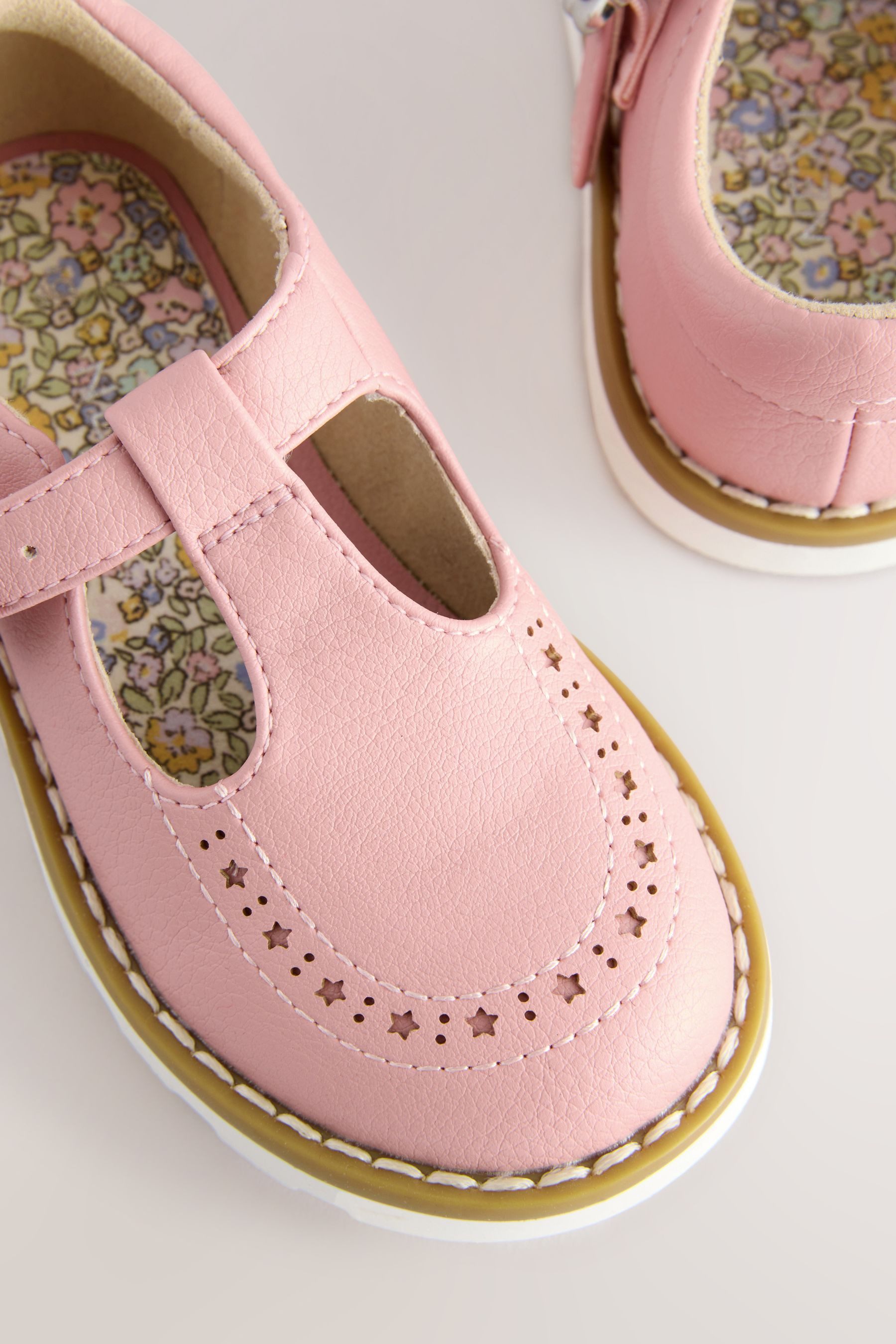 Next T-Steg-Schuhe, weite Passform T-Strap-Sandale (1-tlg)