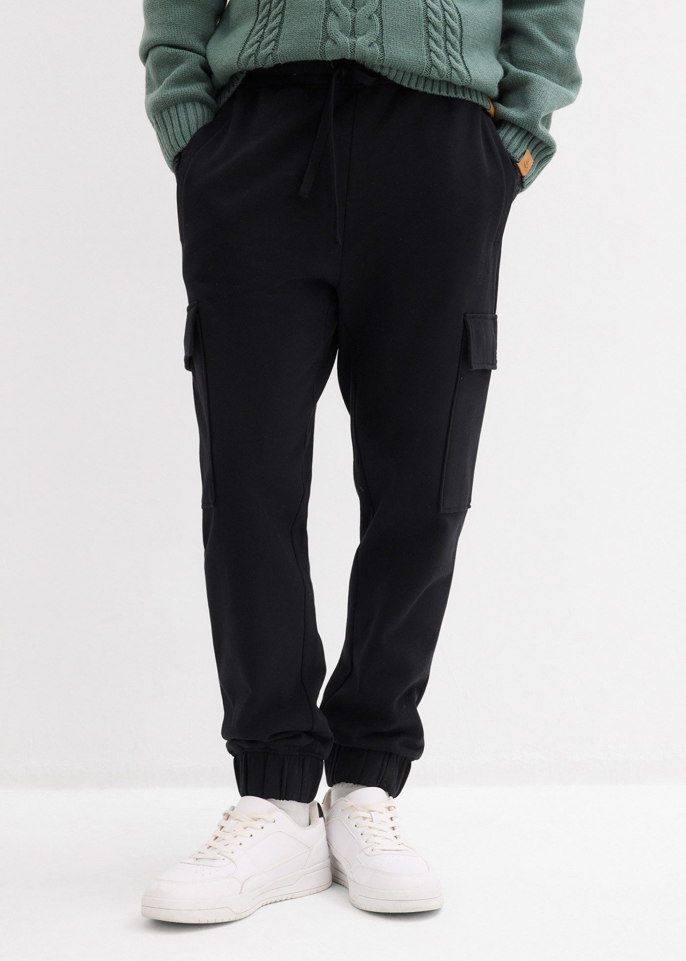 bonprix Jogginghose (1-tlg) aus reiner Baumwolle, weich angerautes Innenmaterial, Loose Fit