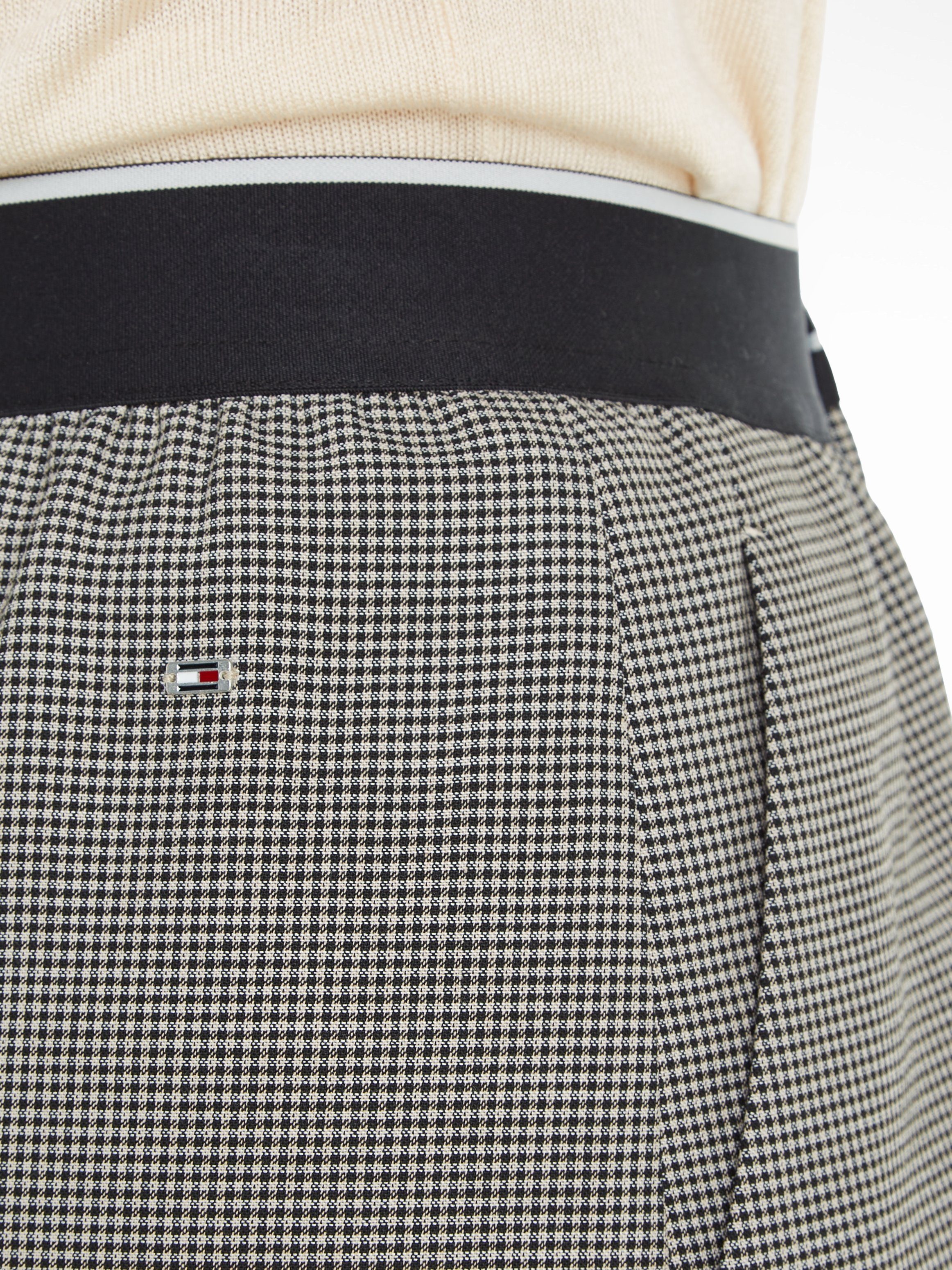 mit Tommy Bleistiftrock ELASTICATED SHORT White_Check Logoschriftzug Hilfiger SKIRT