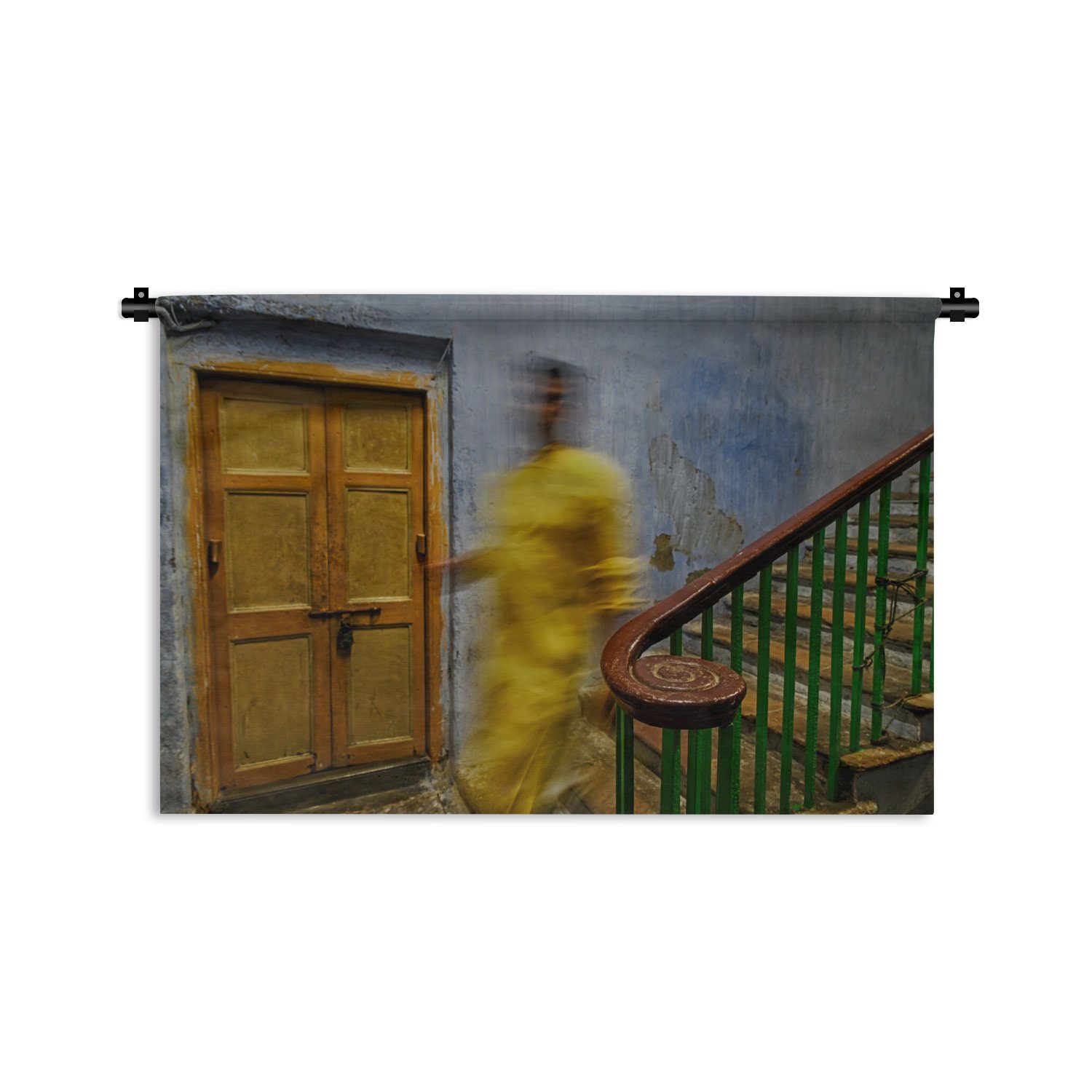MuchoWow Wanddekoobjekt Mensch - Schlafzimmer, Wohnzimmer, Kinderzimmer Kleid, für - Tür Wanddeko Wandbehang, Architektur, - Treppe