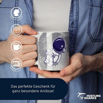 Hustling Sharks Tasse Hustling Sharks® Tasse mit Astronautmotiv - Der Astronaut- Geschenk, 330 ml