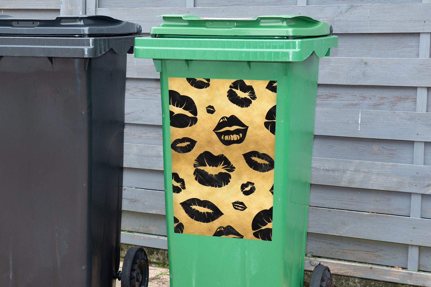 Mülleimer-aufkleber, Container, Kuss (1 Abfalbehälter Muster - St), MuchoWow Mülltonne, - Schwarz Gold - Sticker, Wandsticker