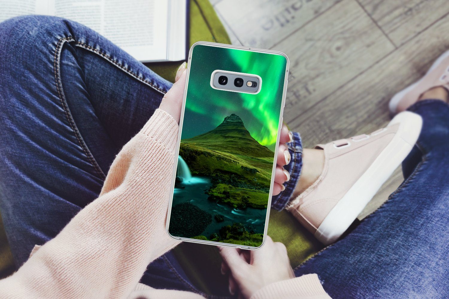 MuchoWow Handyhülle für Samsung Galaxy S10e Nordlichter - Wasserfall - Berg - Island, Phone Case, Silikon, Schutzhülle Dünn