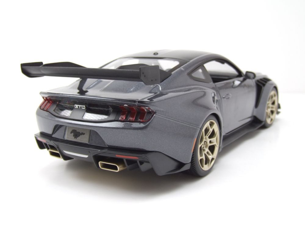 Maisto® Modellauto Ford Mustang GTD 2025 grau metallic, Maßstab 1:18