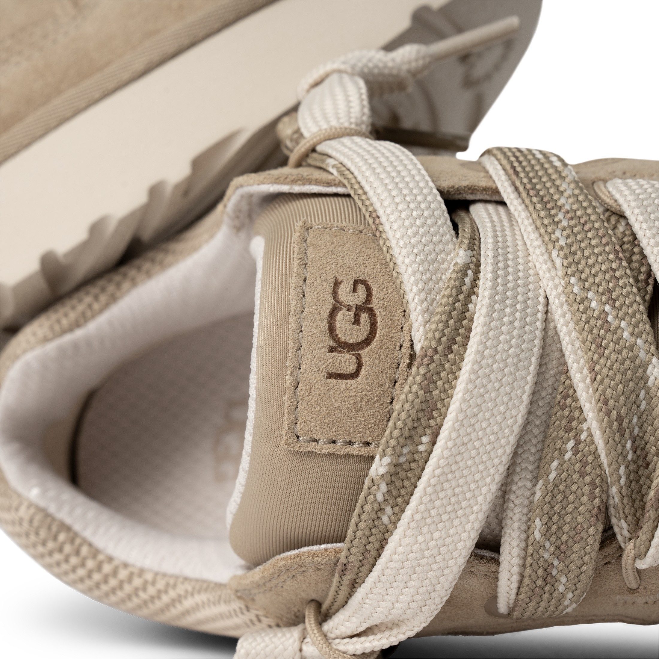 UGG LO LOWMEL Slip-On Sneaker Freizeitschuh, Halbschuh, Slipper mit praktischer Anziehlasche