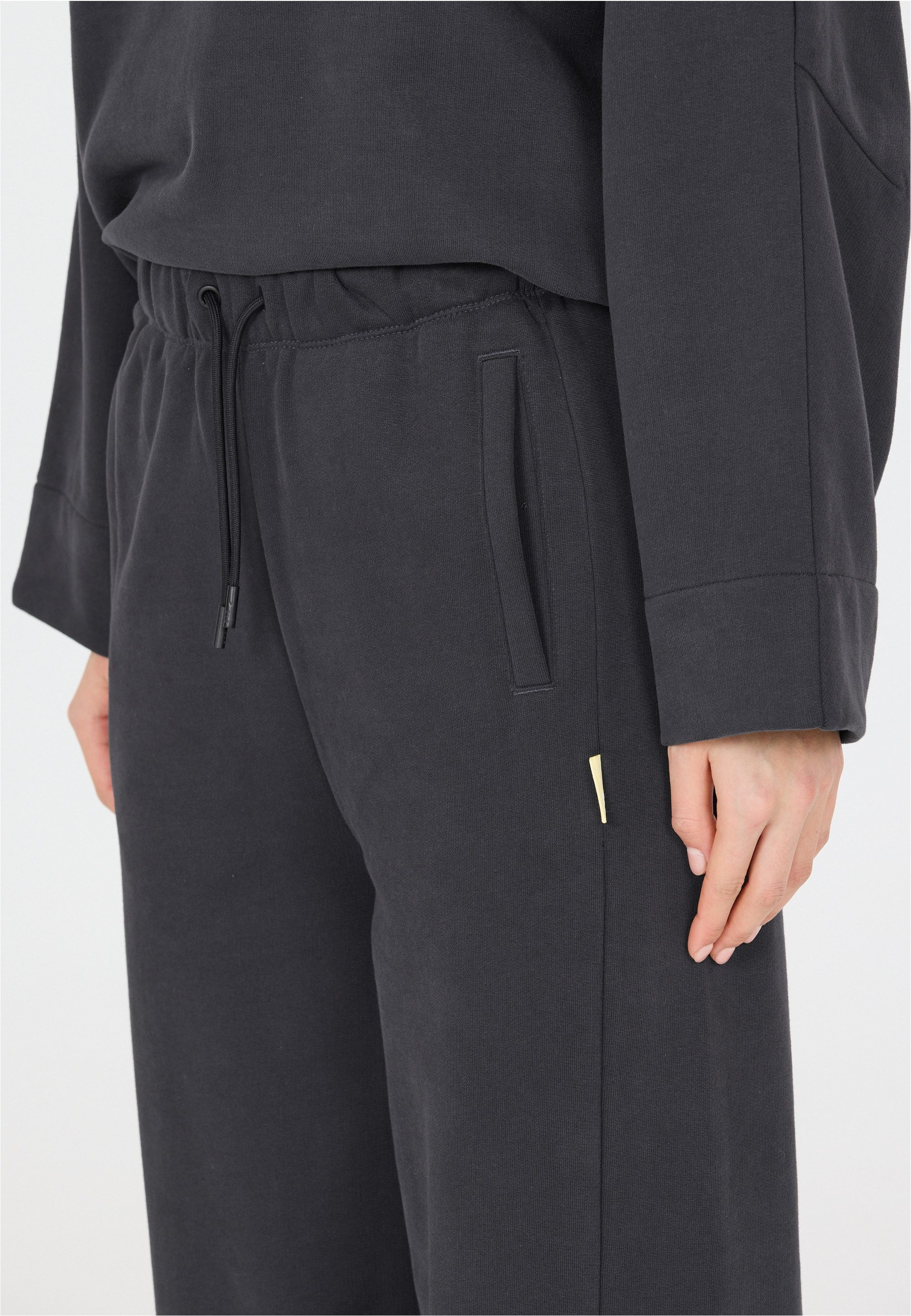 SOS Sporthose Ramiu mit weichem und frischem Tragegefühl