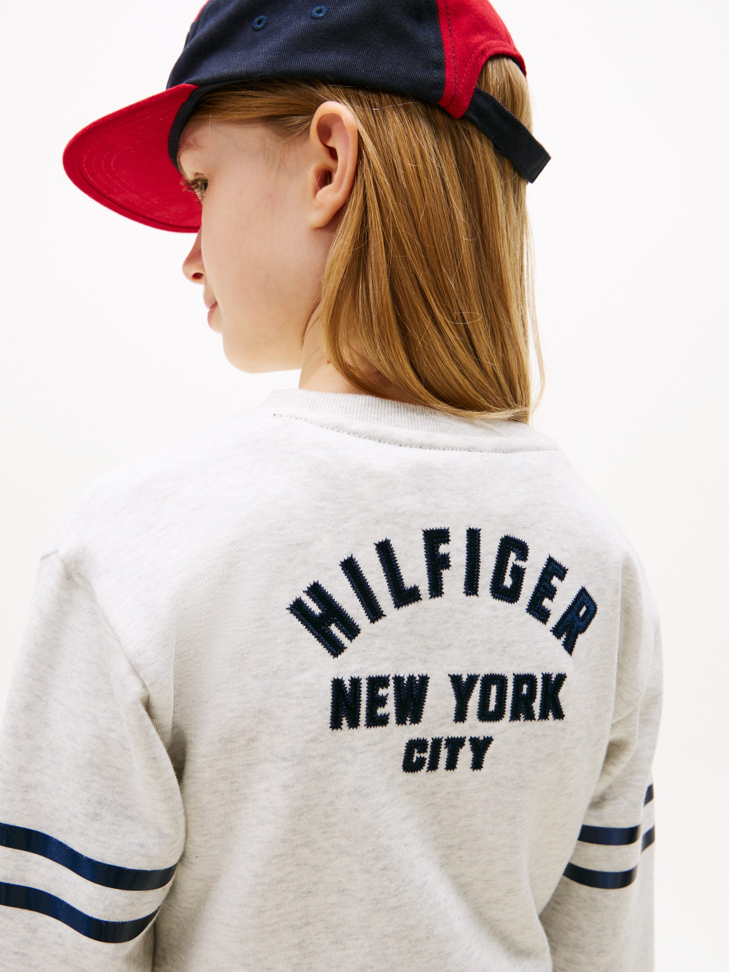 Tommy Hilfiger Sweatkleid SATIN APPLIQUE HWK DRESS LS für Kinder bis 16 Jahre, mit Satin-Applikation