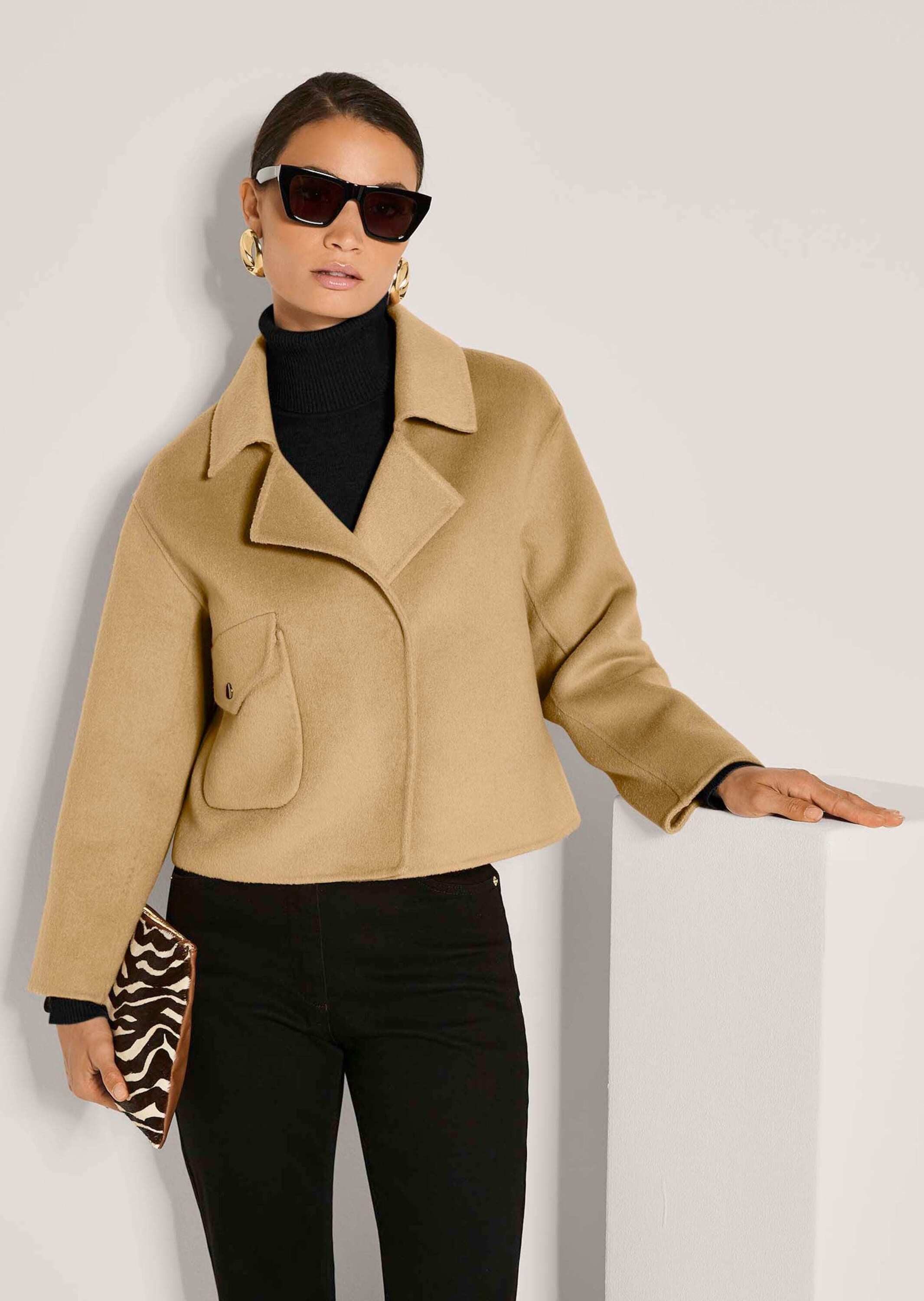 MADELEINE Outdoorjacke Jas. Zuiver wol Kastige Form, Hemdkragen, verdeckte Knopfleiste, lange Ärmel