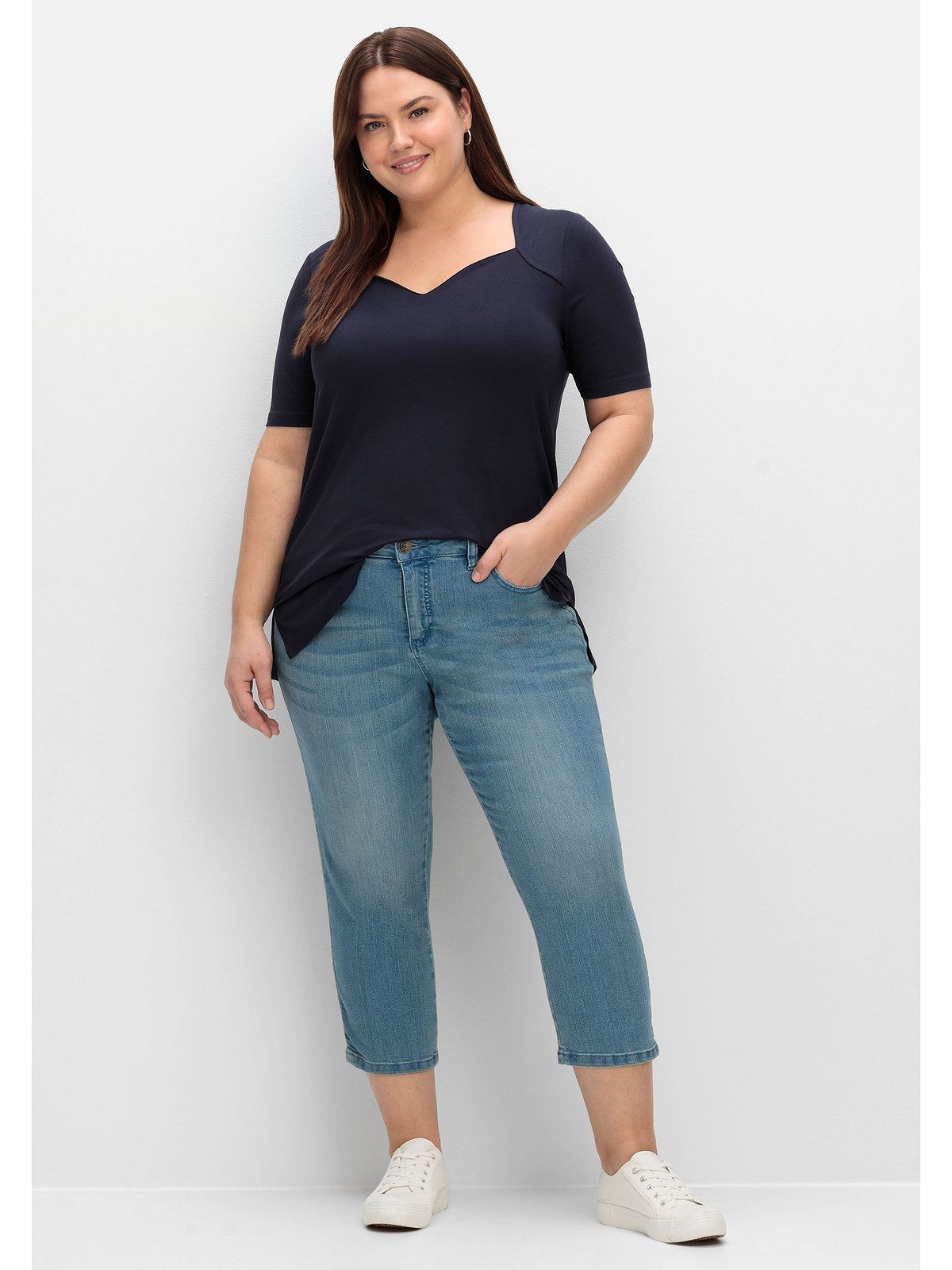 Sheego T-Shirt Große Größen mit herzförmigem Ausschnitt
