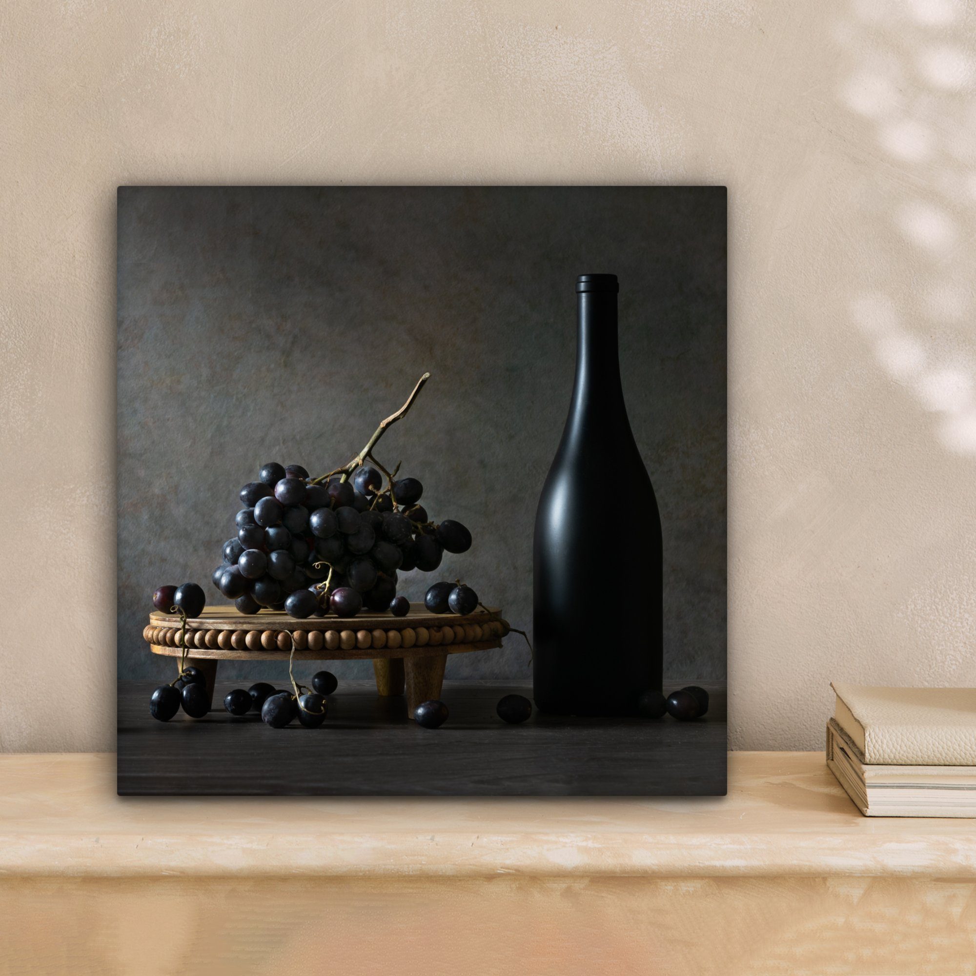 OneMillionCanvasses® Leinwandbild Stilleben - Schwarz - Flasche - Weintrauben, Fotodruck (1 St), Wandbild, Deko Schlafzimmer Wohnzimmer Flur 20x20 cm