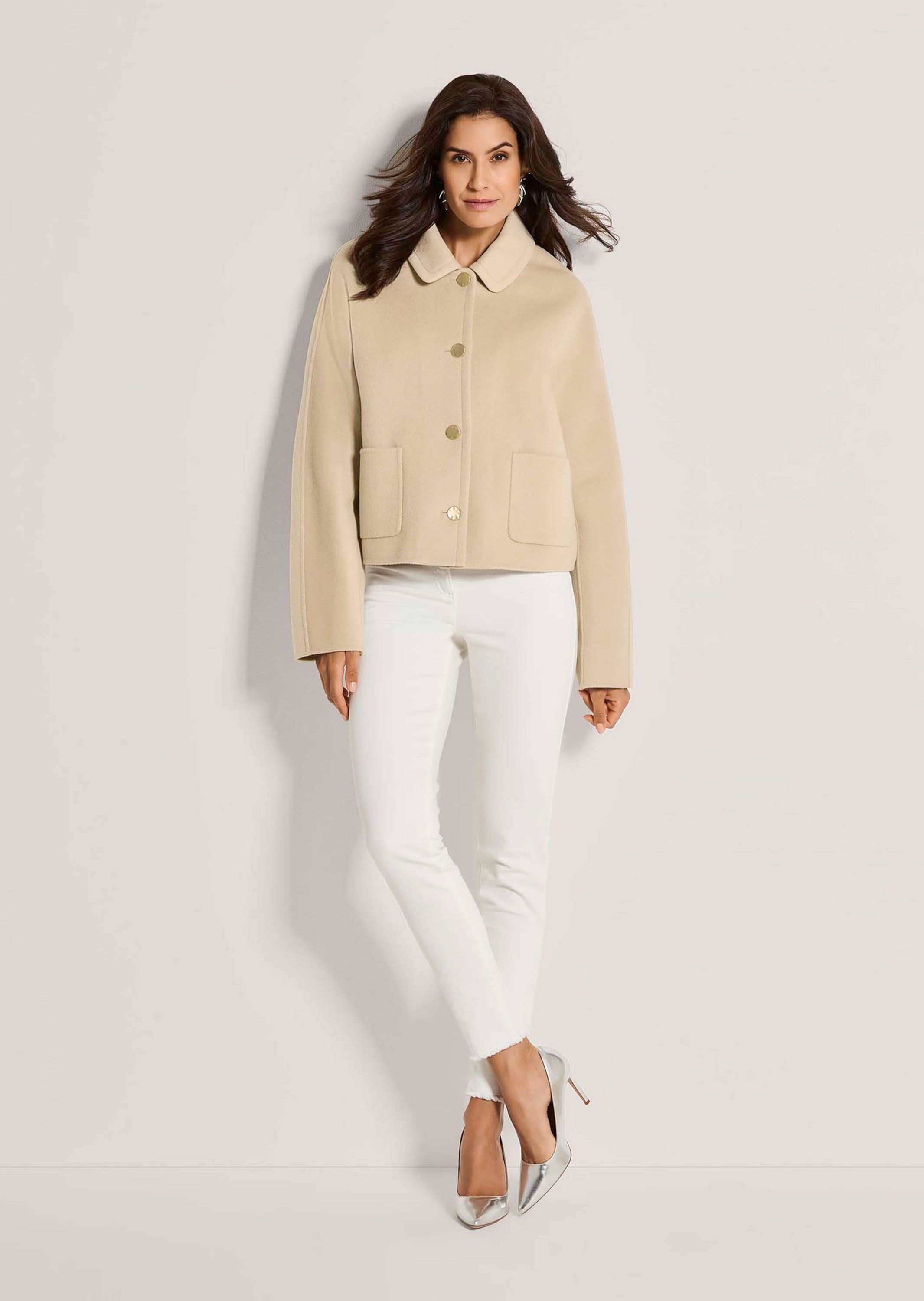 MADELEINE Outdoorjacke Kurzjacke mit goldenen Knöpfen Wolljacke mit Hemdkragen, aufgesetzten Taschen und Langarm