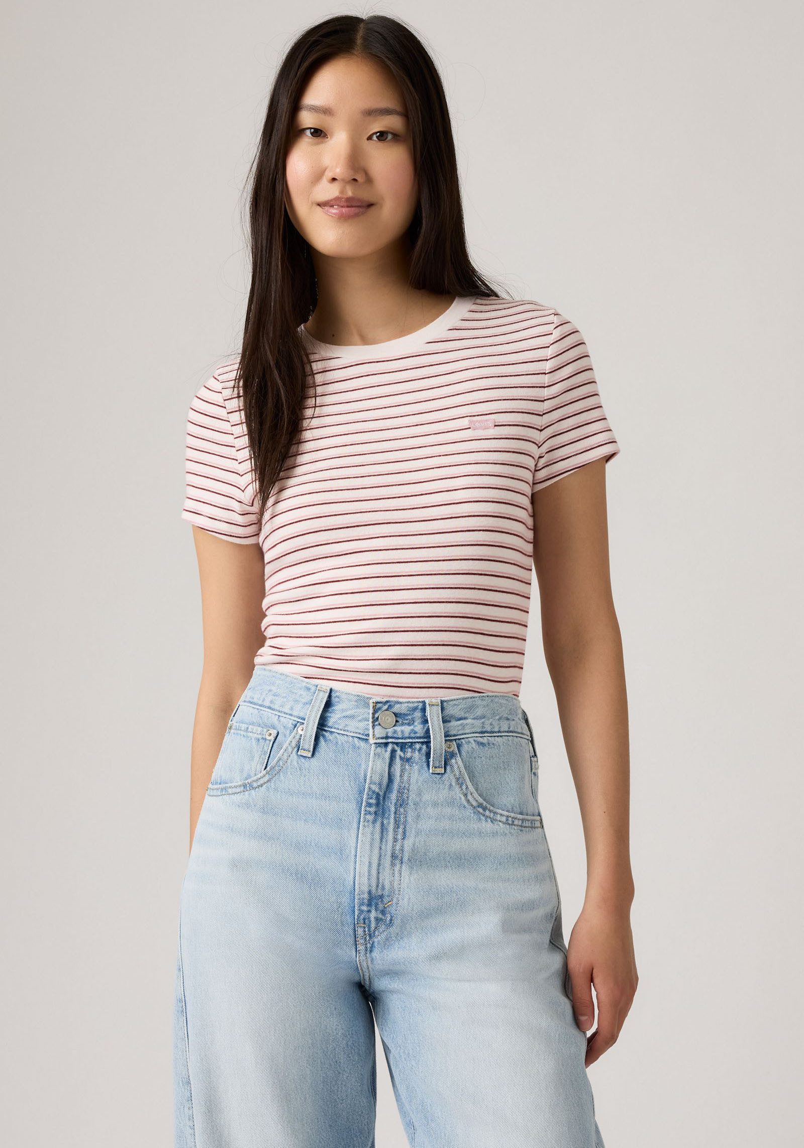 Levi's® T-Shirt ESSENTIAL HM SS TEE Taillierter Schnitt günstig online kaufen
