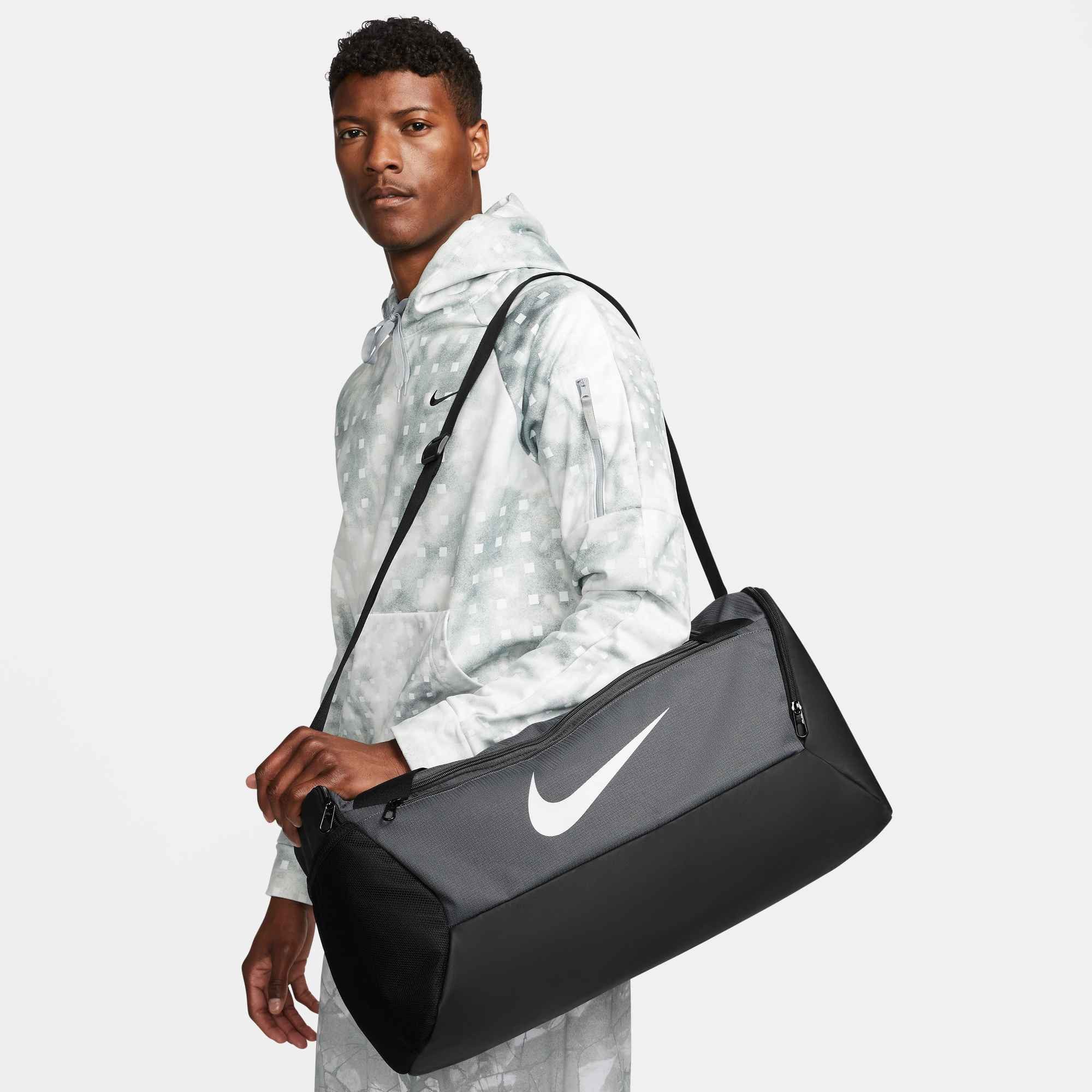 Nike Sporttasche BRASILIA . TRAINING DUFFEL BAG, mit seitlichem Schuhfach, mit Innen- und Außentaschen, mit Logodruck