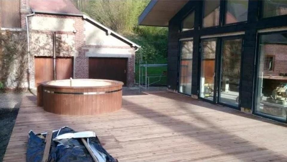 JVmoebel Whirlpool-Badewanne Sprudelbad aus Holz in Braun mit Massagefunktion für Entspannung, Made in Europe
