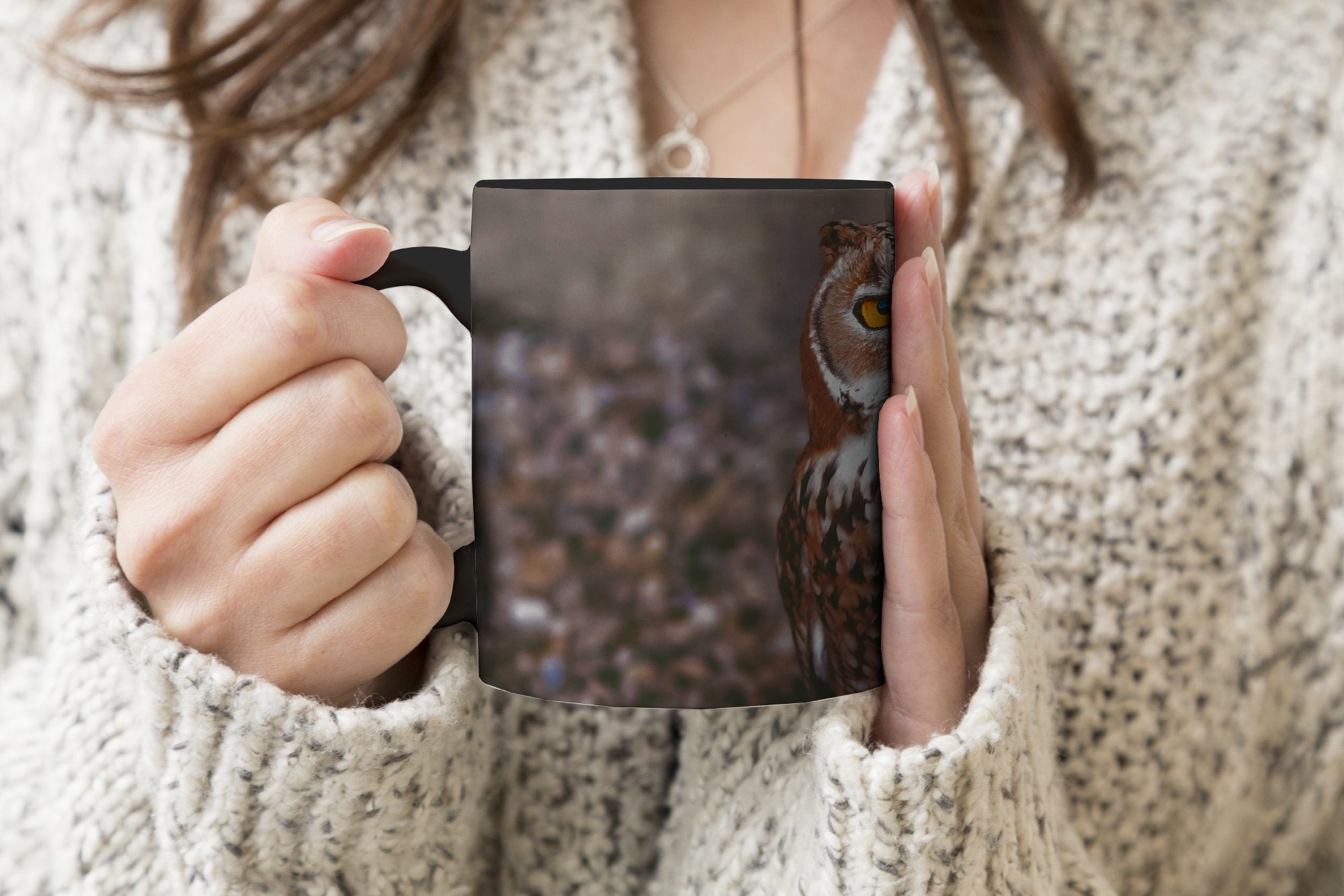 Eule MuchoWow Teetasse, Keramik, Kamera, direkt Farbwechsel, schaut Braune Zaubertasse, in die Tasse Geschenk Kaffeetassen,