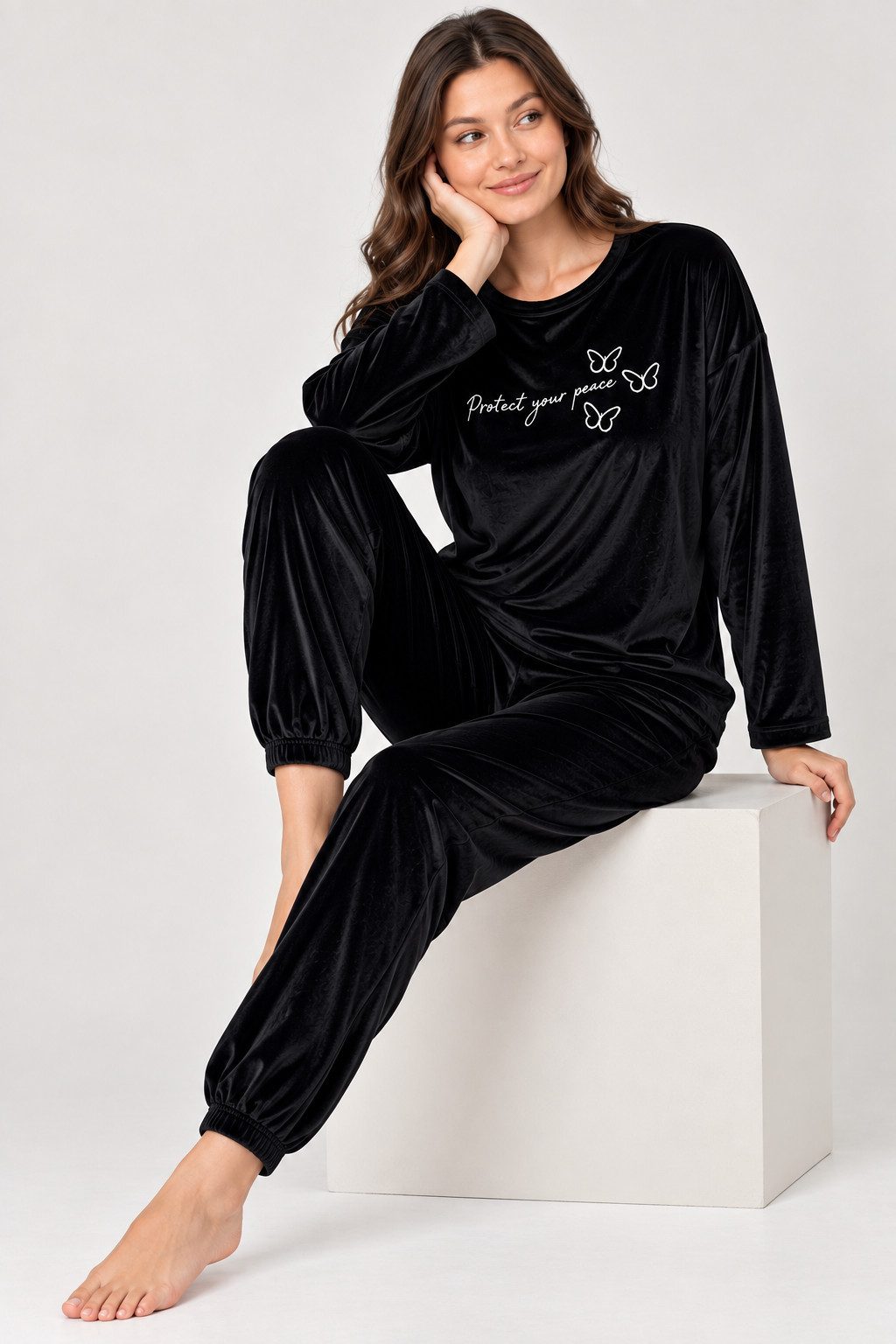 fashionshowcase Schlafanzug Damen Hausanzug aus Samt Pyjama Set für Herbst & Winter (2-teilig, 2 tlg., Langarm-Oberteil + lange Hose) kuschelig weicher Samt-Loo – Bild 2 von 5