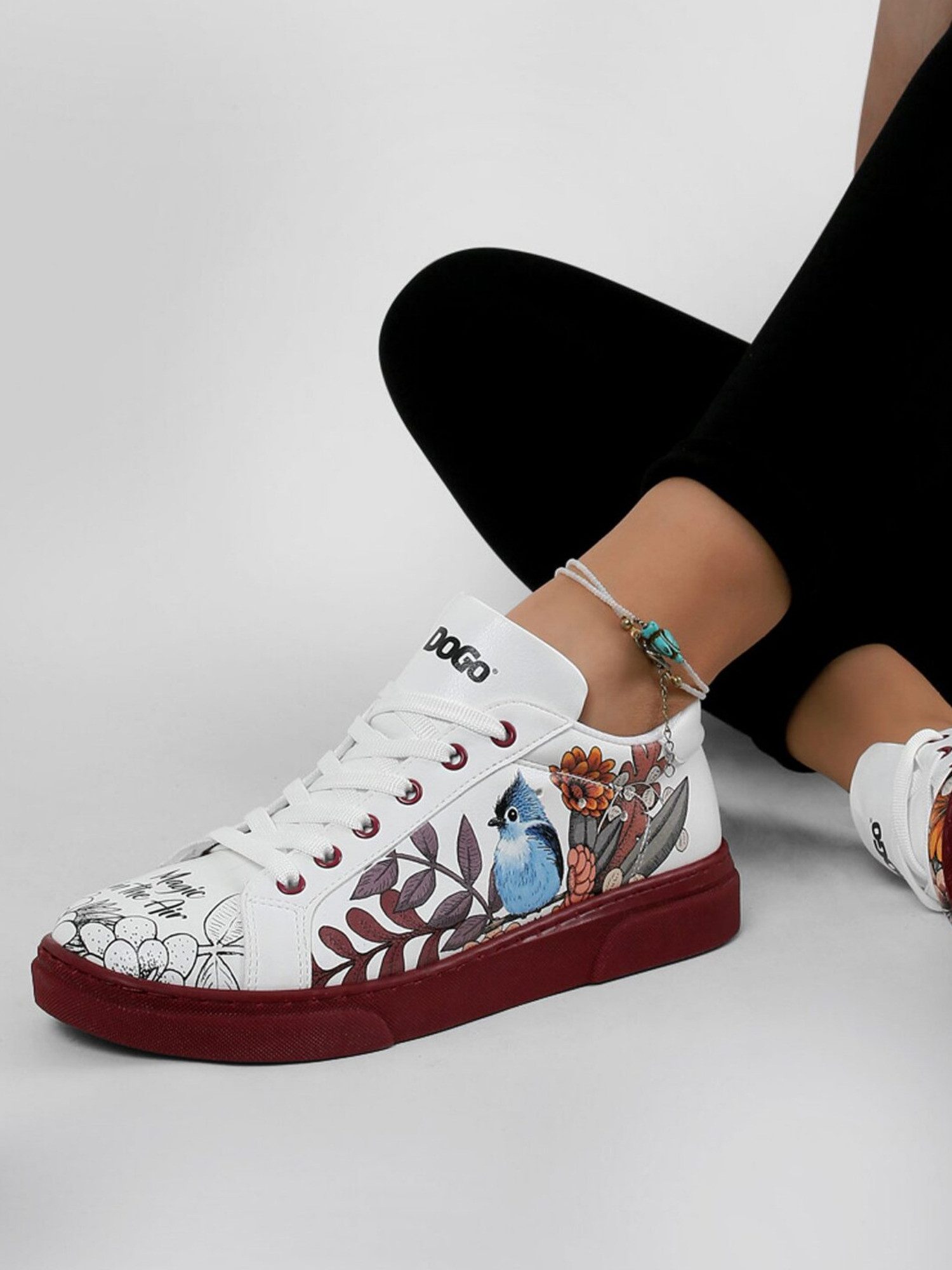 DOGO Ace Low-Top Sneaker Magic In The Air Damen Sneaker Sneaker Handgefertigt