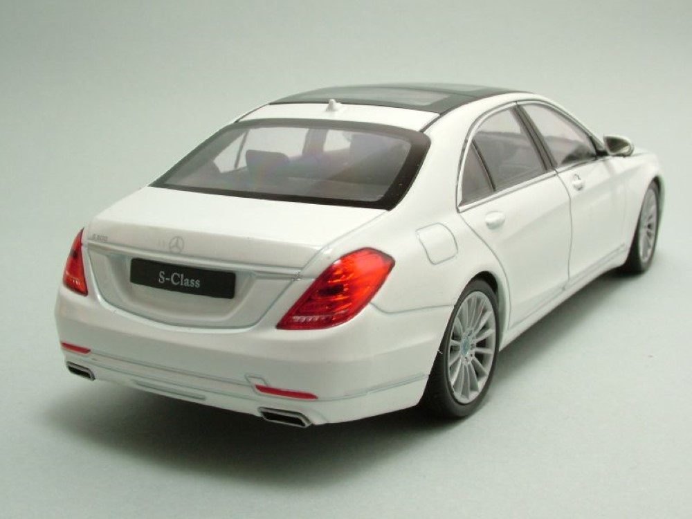 Welly Modellauto Mercedes S-Klasse W222 2013 weiß, Maßstab 1:24