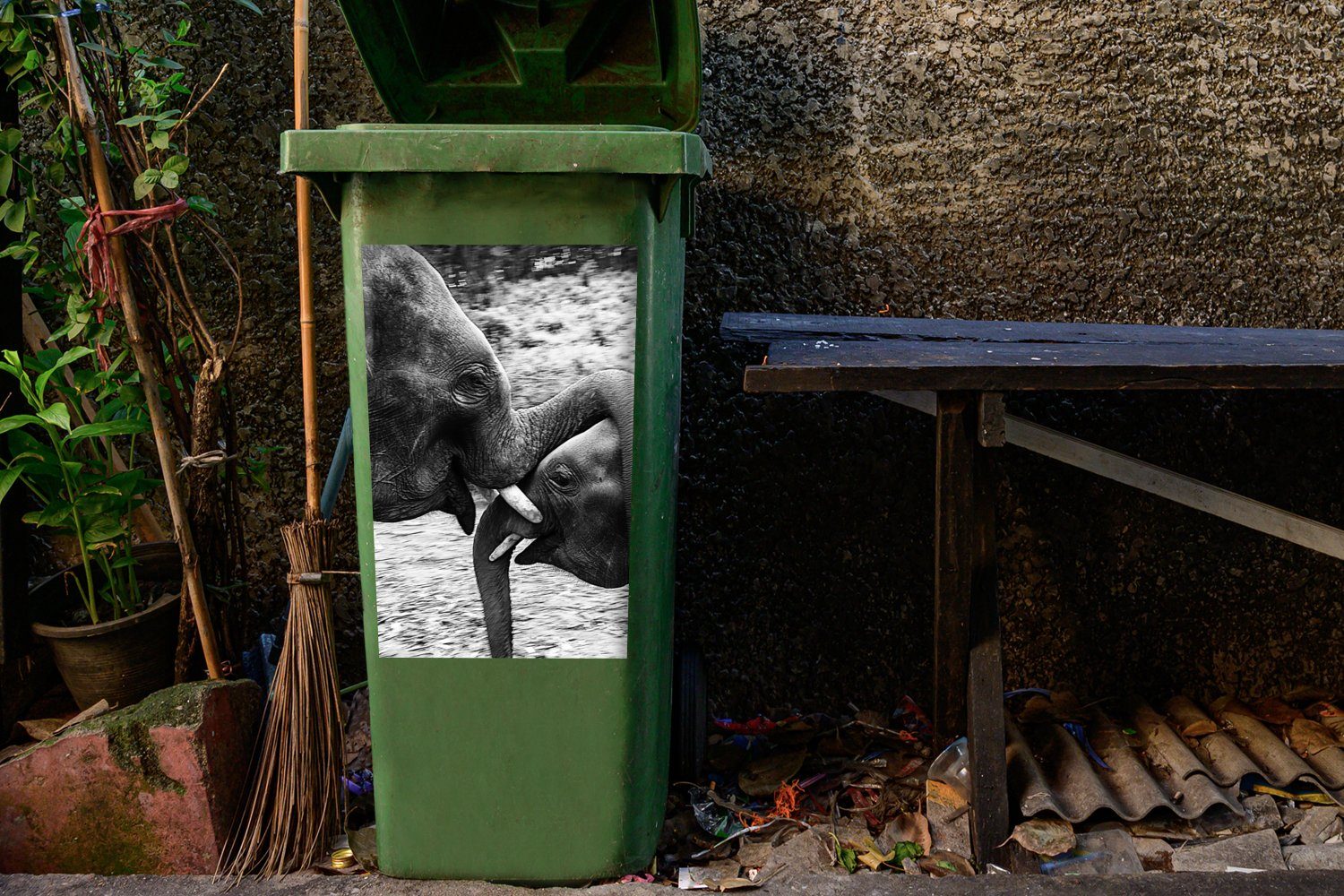 Mülltonne, Natur Tiere - Abfalbehälter Schwarz MuchoWow Mülleimer-aufkleber, weiß - Wandsticker Sticker, St), (1 Container, Elefant - und