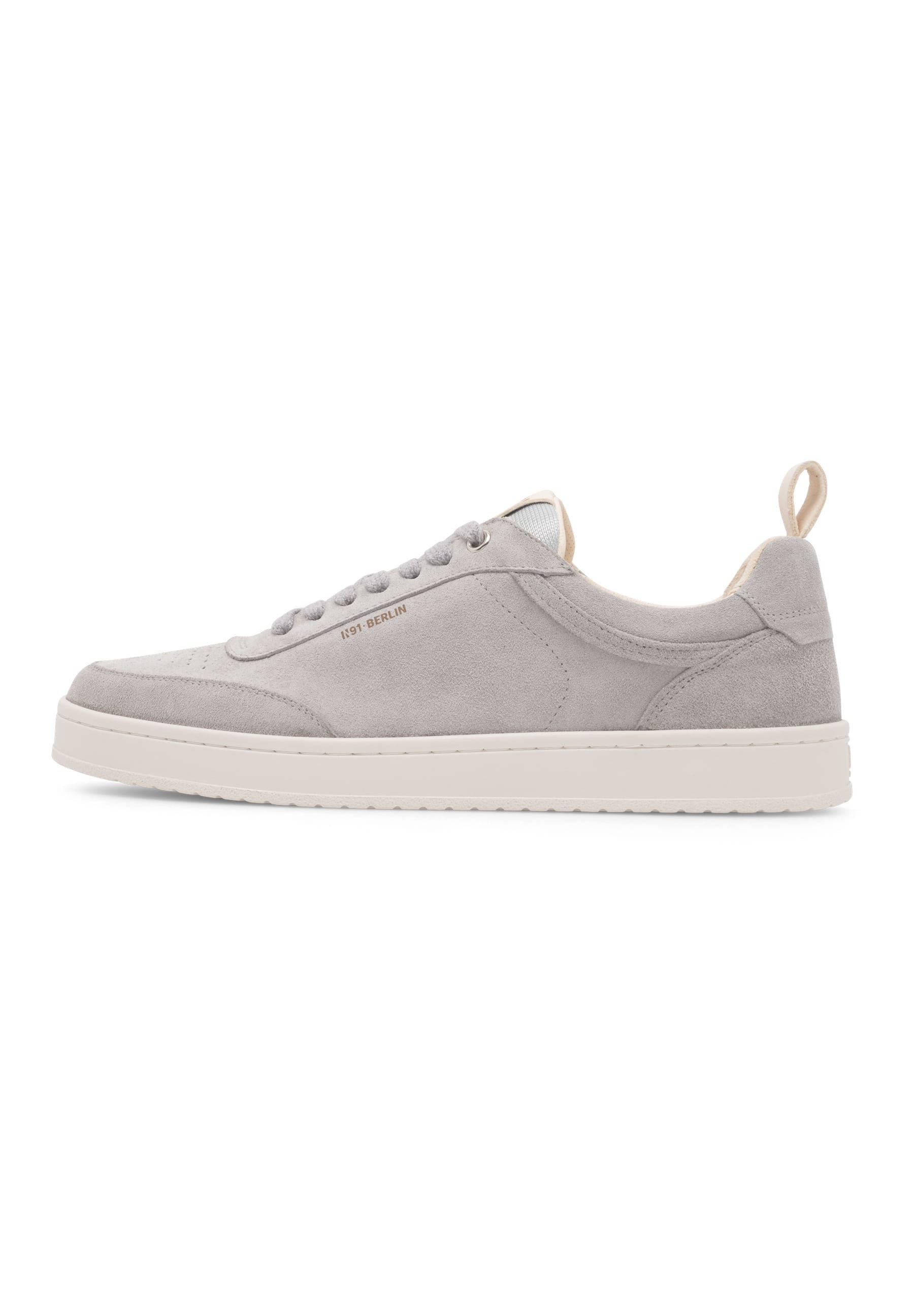 Court M AE Sneaker