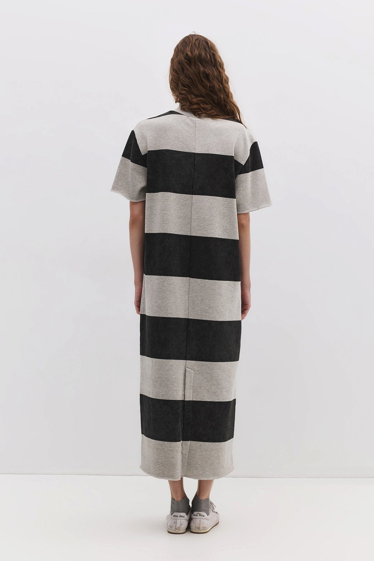 No Matter What Maxikleid Gestreiftes Maksikleid mit geschlossenem Halsausschnitt und Schlitz