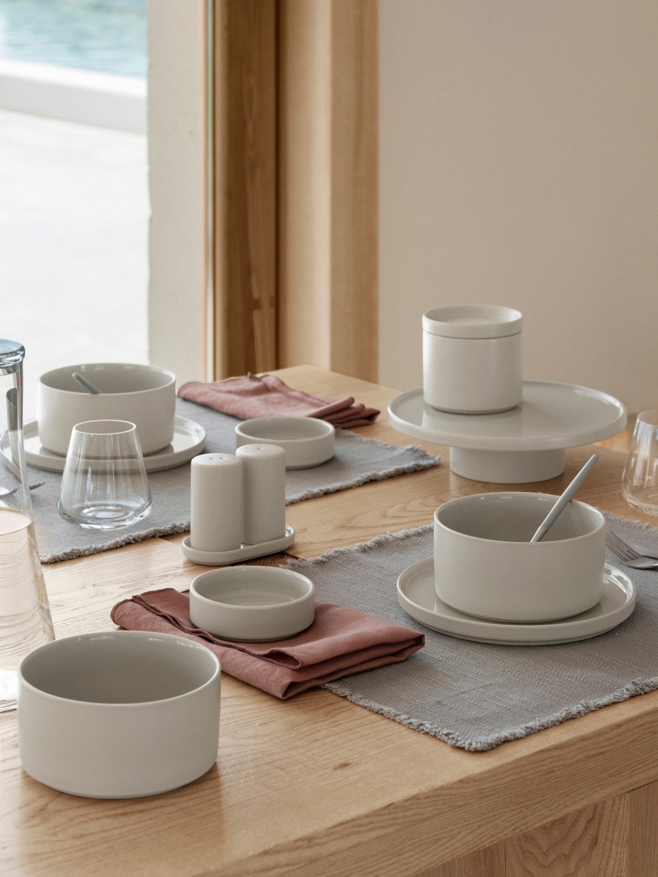 blomus Tortenplatte -PILAR- Kuchenplatte, Servierplatte: Design Platte aus Keramik, S, (1x Tortenplatte), Matt & glänzend, Spülmaschinenfest, Lebensmittelecht