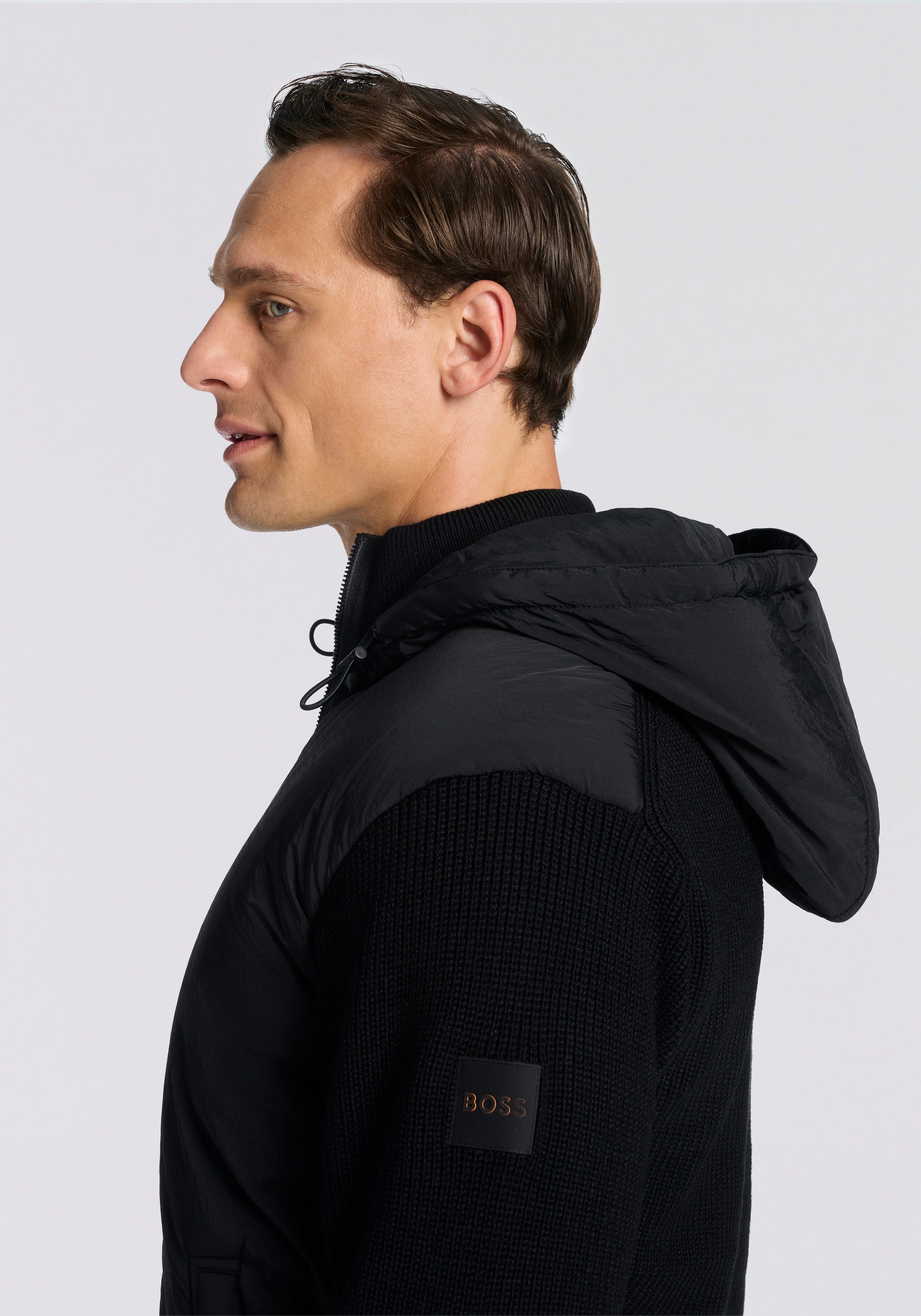 BOSS ORANGE Blouson Kiaccio mit fester Kapuze, Ärmel, Rückteil und Kragen aus Strick