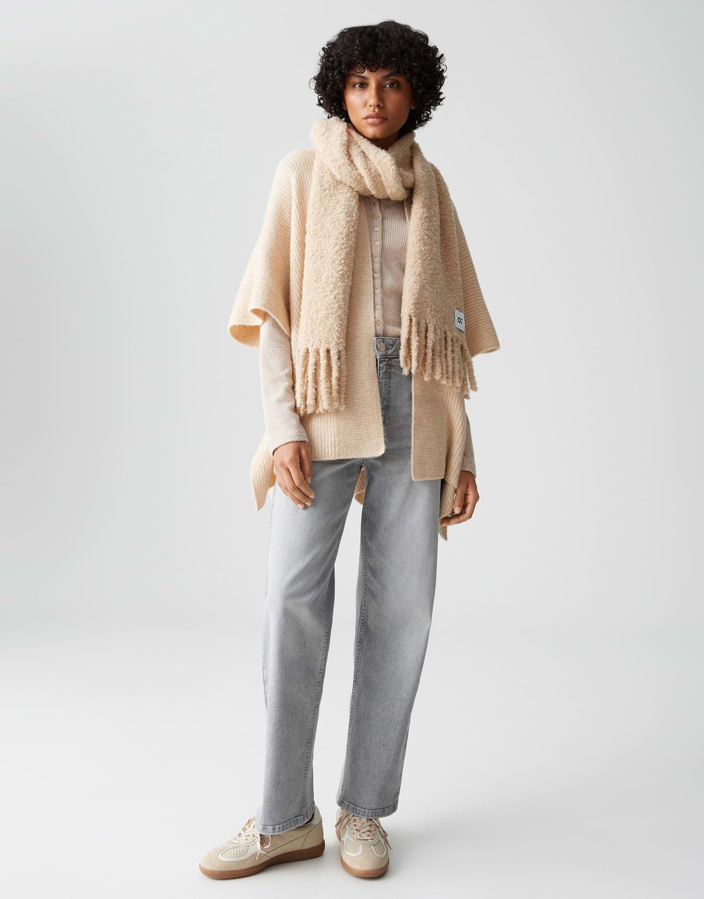 OPUS XXL-Schal AMONI aus kuscheligem Bouclé, one size, flauschiger Griff
