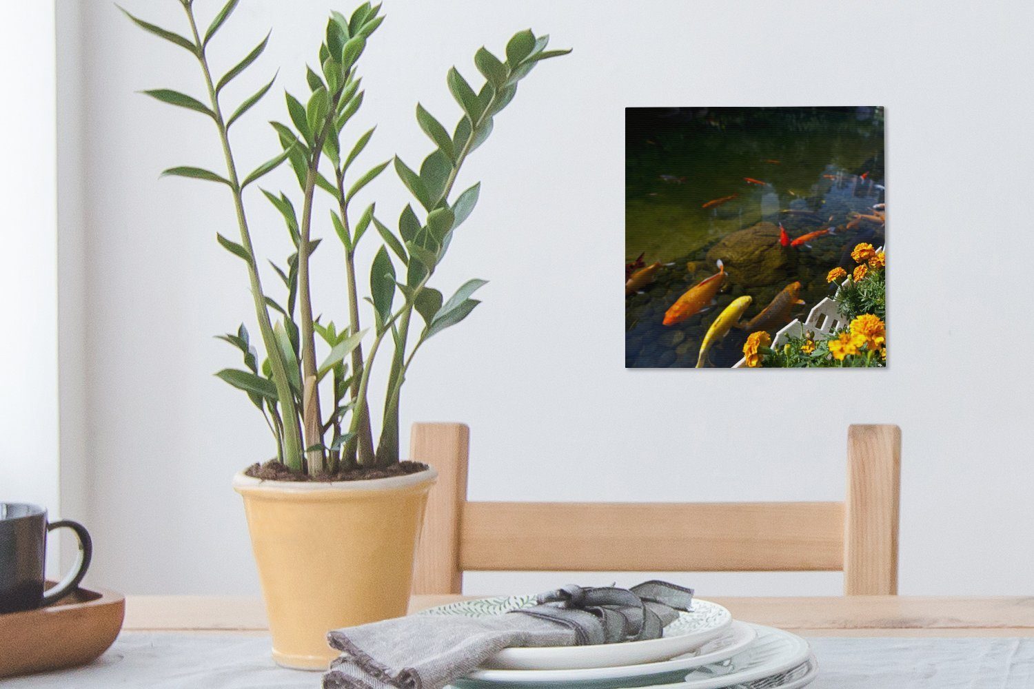 OneMillionCanvasses® Leinwandbild Koi-Karpfen Bilder Wohnzimmer Blumen, Teich mit Schlafzimmer einem in (1 für Leinwand St)