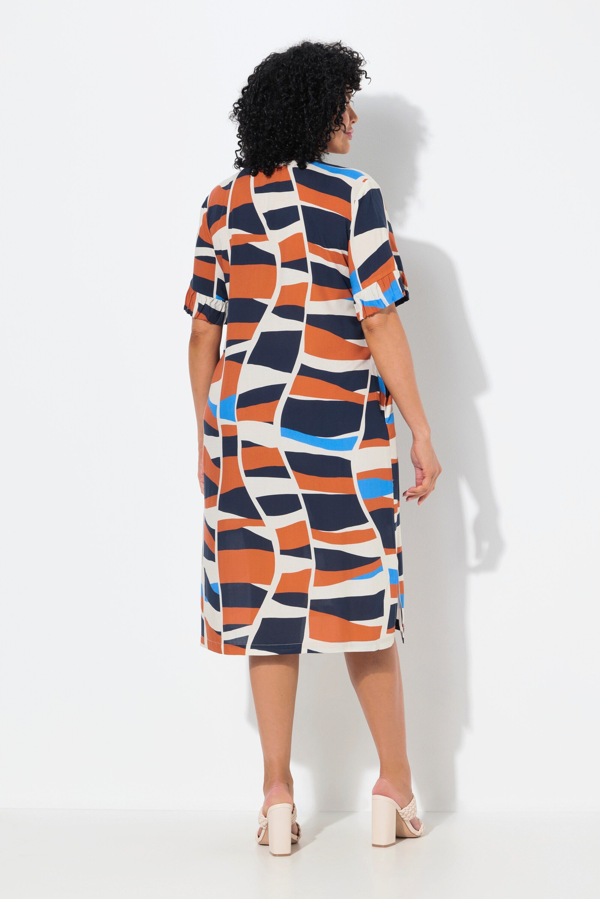 Ulla Popken Minikleid Kleid grafischer Druck V-Ausschnitt Halbarm