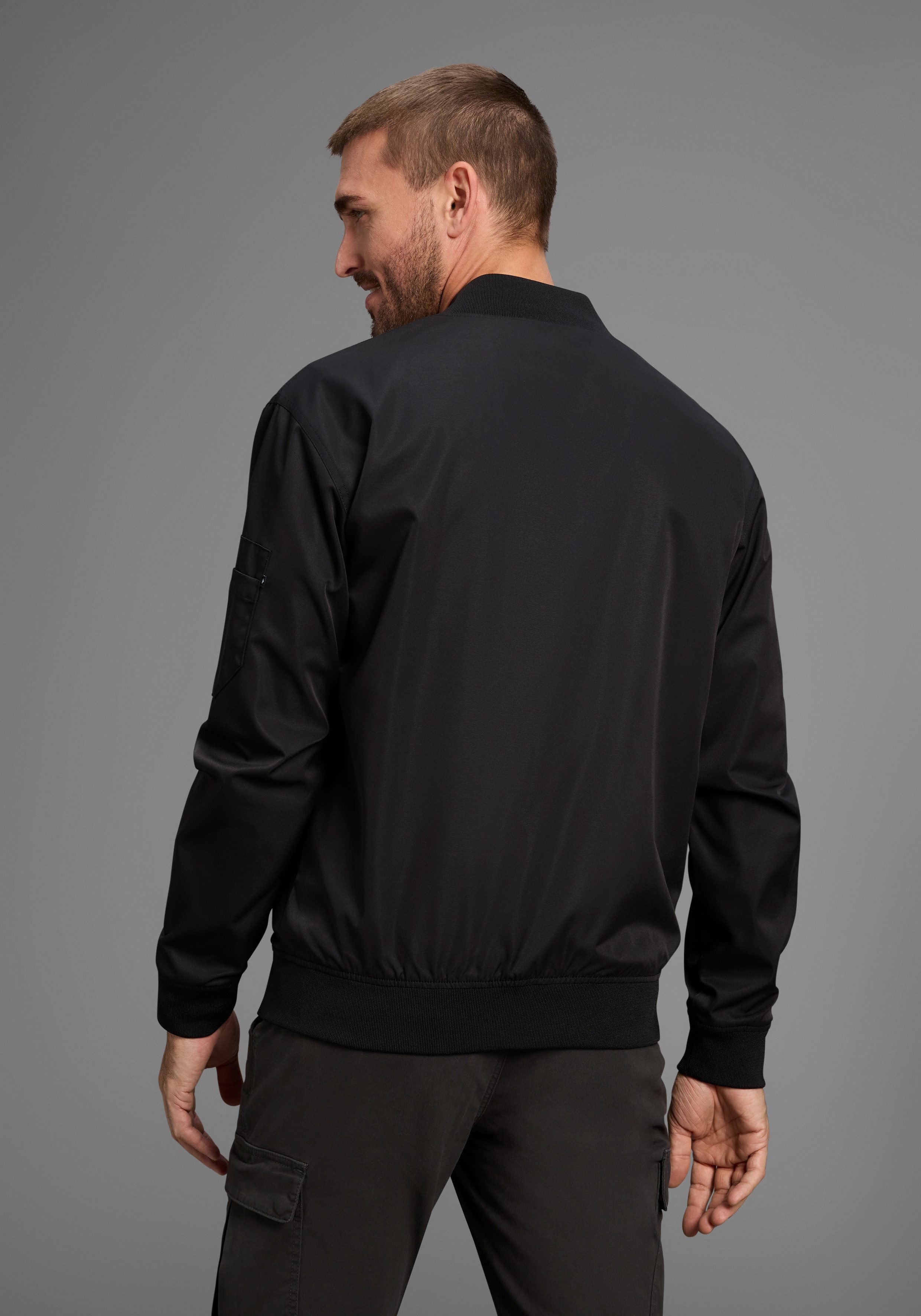 Bruno Banani Bomberjacke Blouson mit Stehkragen, leichte Übergangsjacke. € 72,99, (€ 72,99 pro 1 Stk).