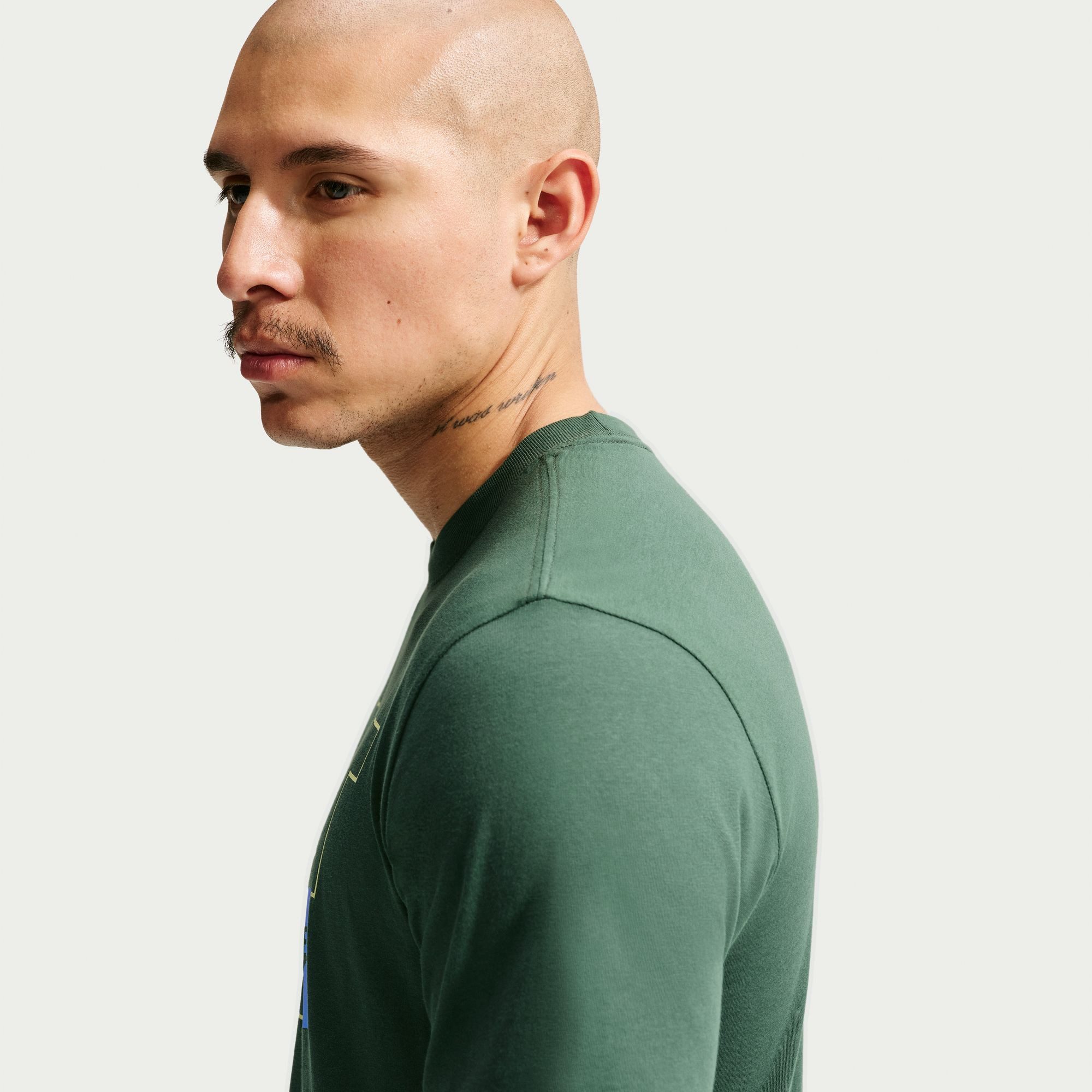 Nike Sportswear T-Shirt Nike Sportswear T-Shirt mit Rundhalsausschnitt, normale Schnittform, auch in großen Größen
