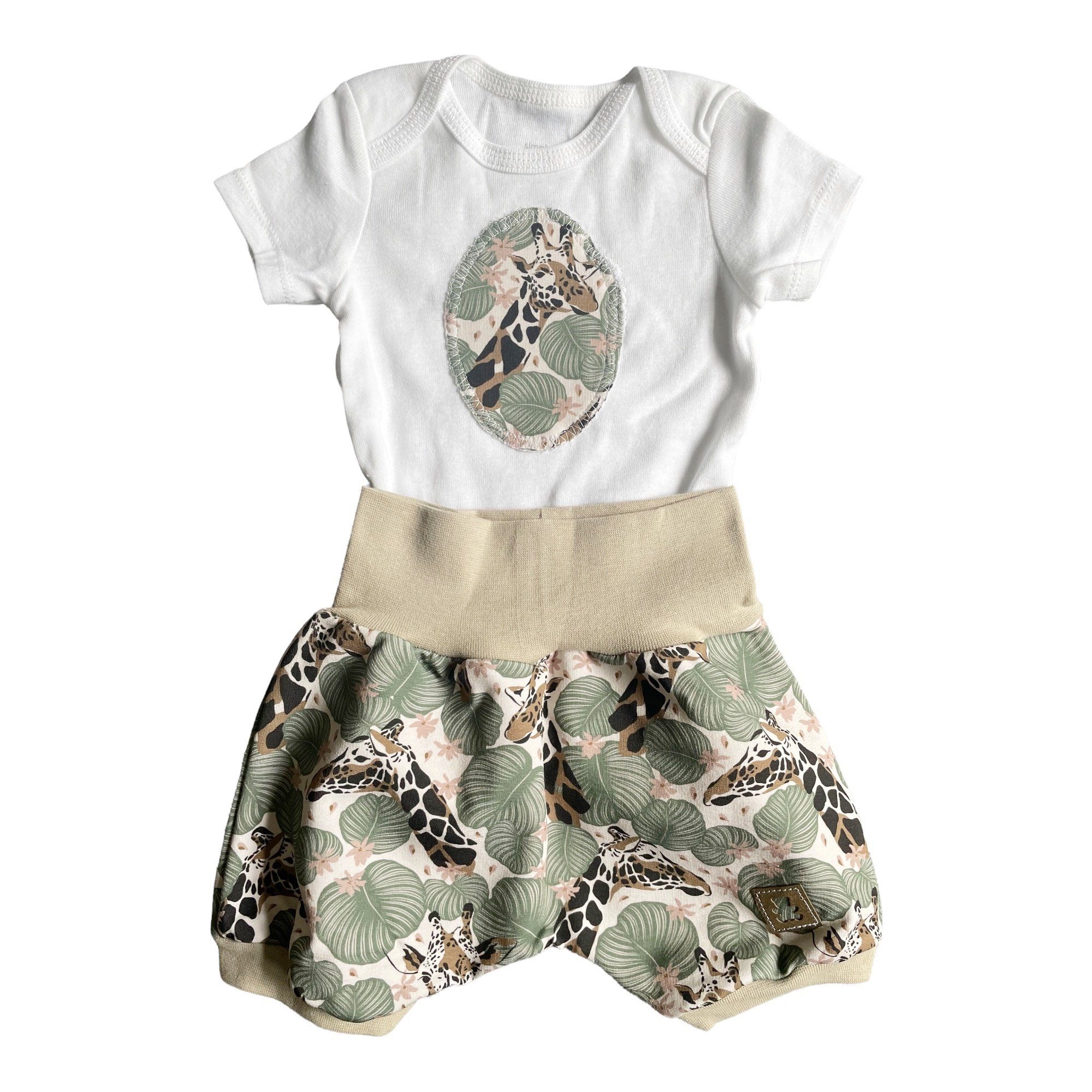 niedlichem Set Baby (2 Kinder- Body Design teilig) "Giraffe" Shorts grün/beige kennydoo & mit